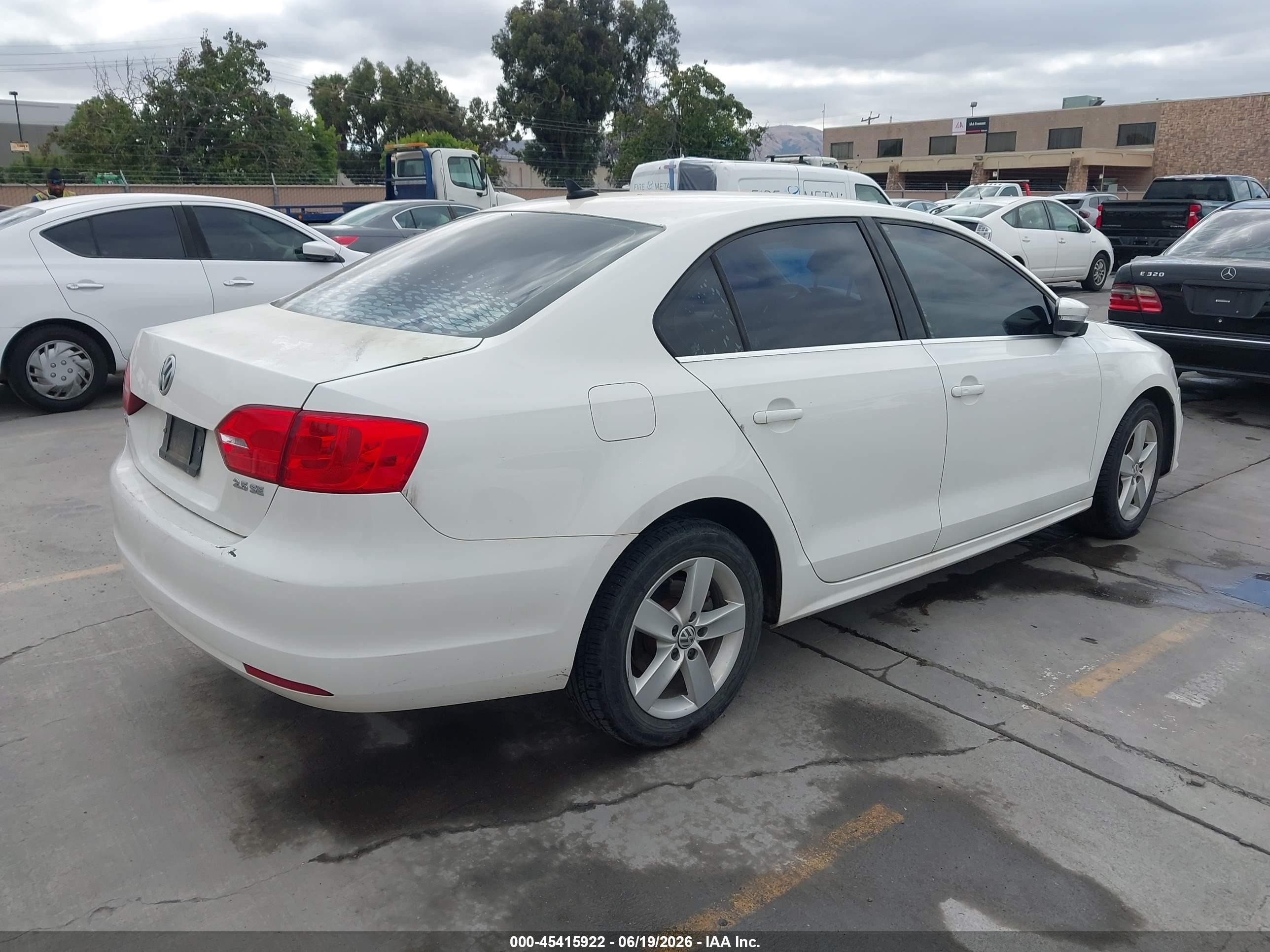 2011 Volkswagen Jetta 2.0l Tdi White vin: 3VWLL7AJ8BM127306