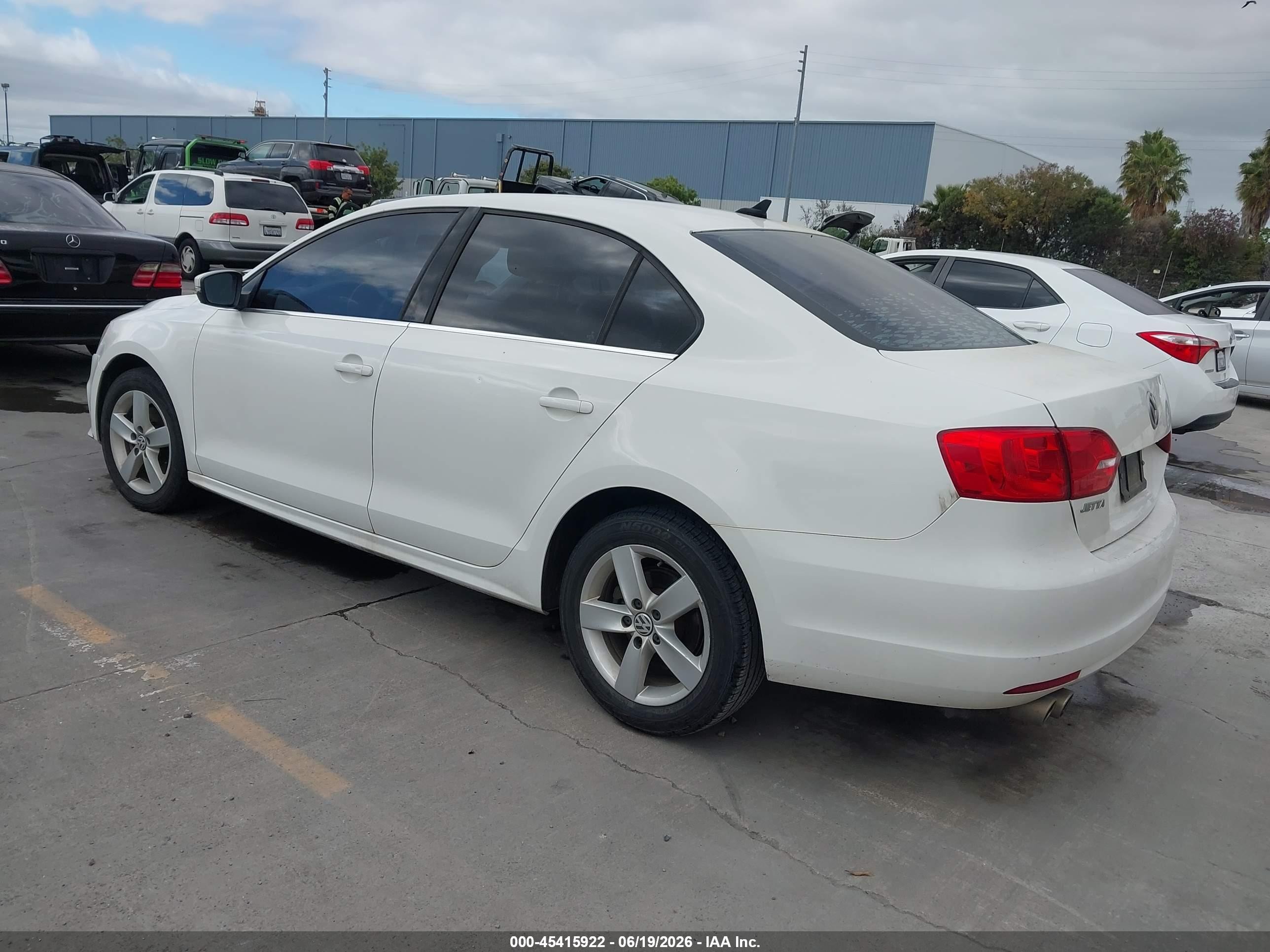 2011 Volkswagen Jetta 2.0l Tdi White vin: 3VWLL7AJ8BM127306