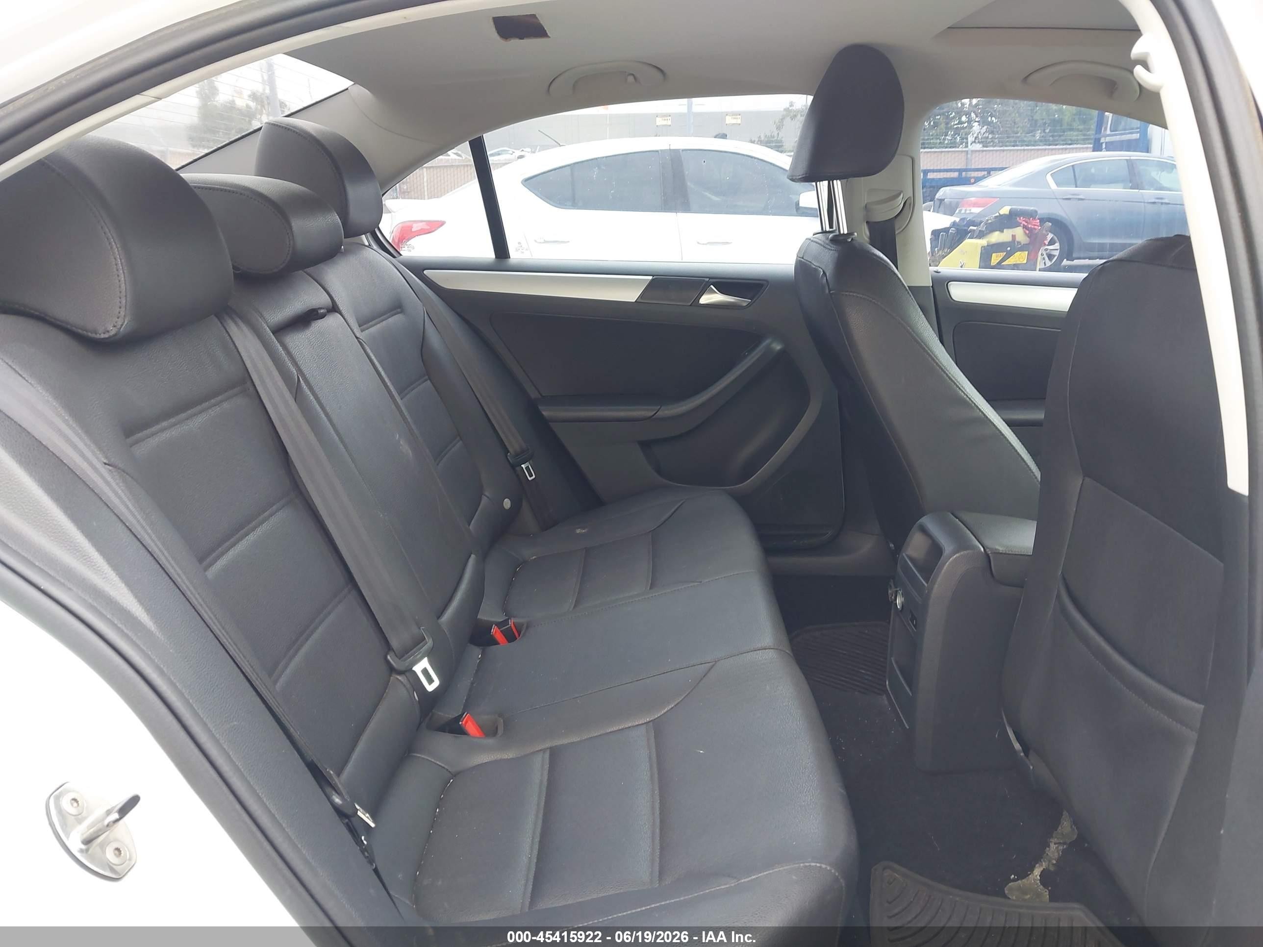 2011 Volkswagen Jetta 2.0l Tdi White vin: 3VWLL7AJ8BM127306