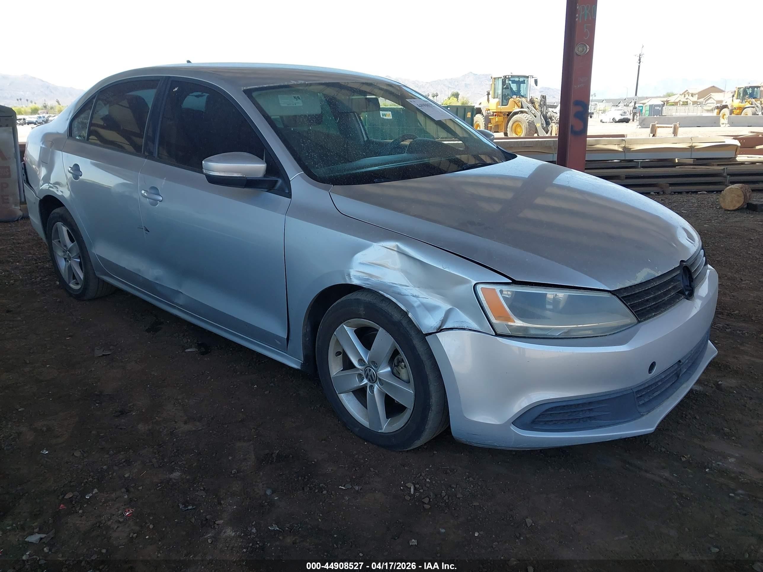 3VWLL7AJ8CM331282