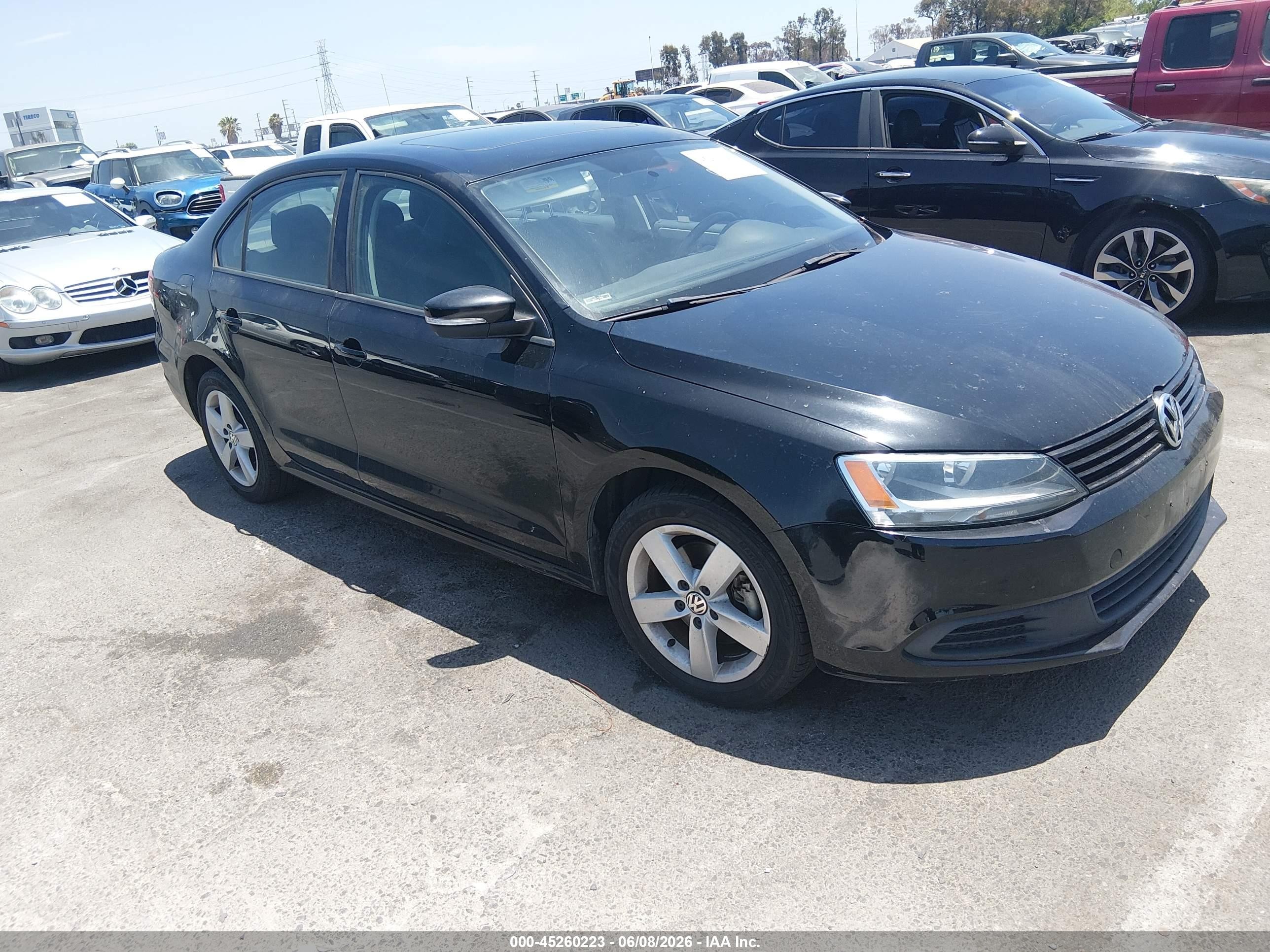 3VWLL7AJ8CM389795