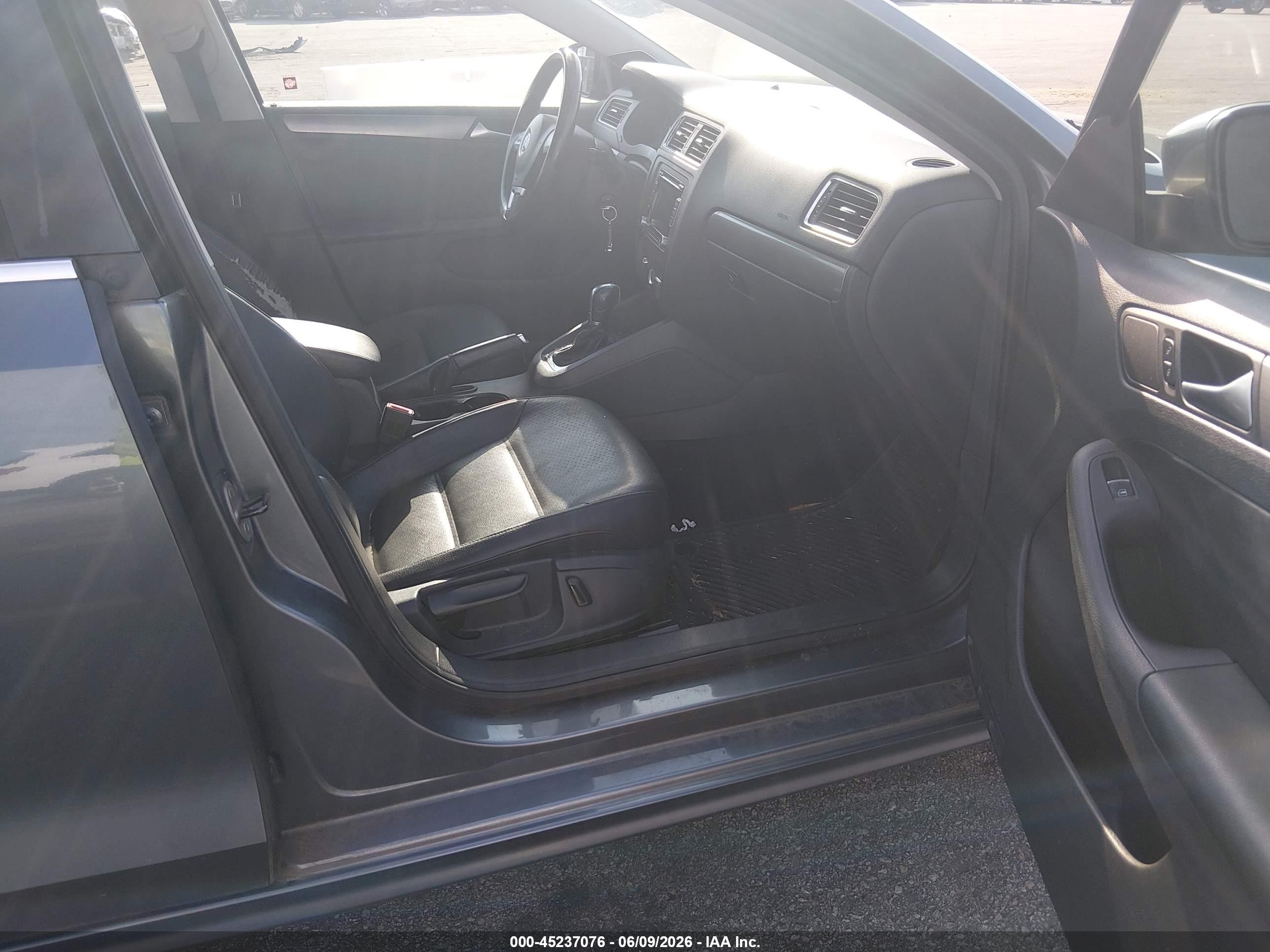 2013 Volkswagen Jetta 2.0l Tdi Серый vin: 3VWLL7AJ8DM277113
