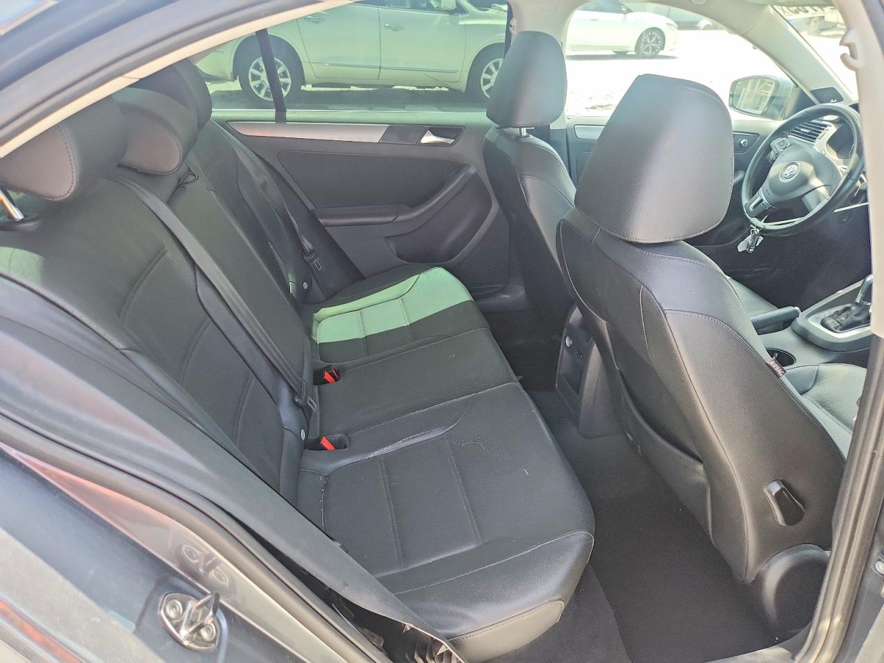 2013 Volkswagen Jetta Silver vin: 3VWLL7AJ8DM354207