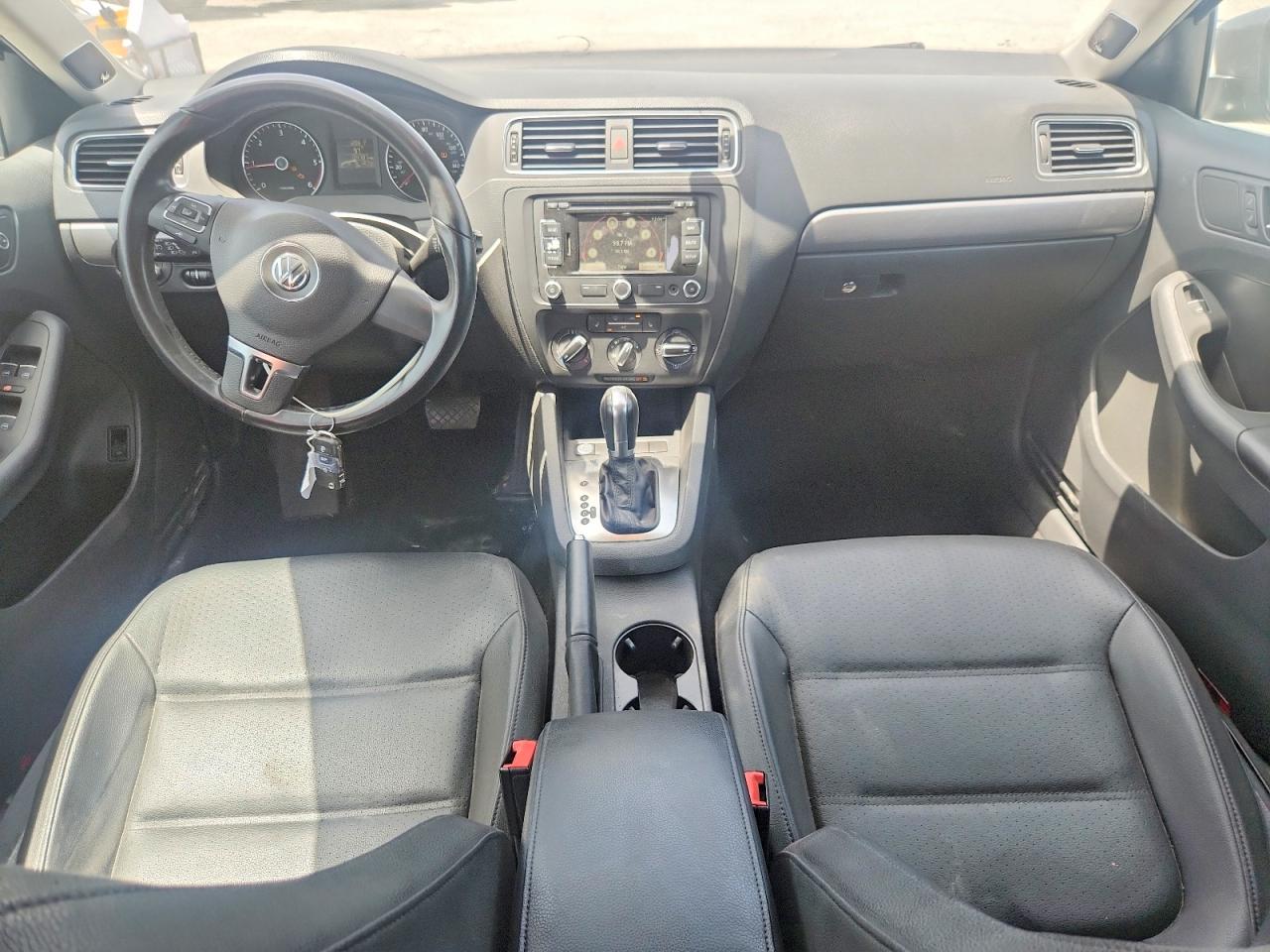 2013 Volkswagen Jetta Silver vin: 3VWLL7AJ8DM354207