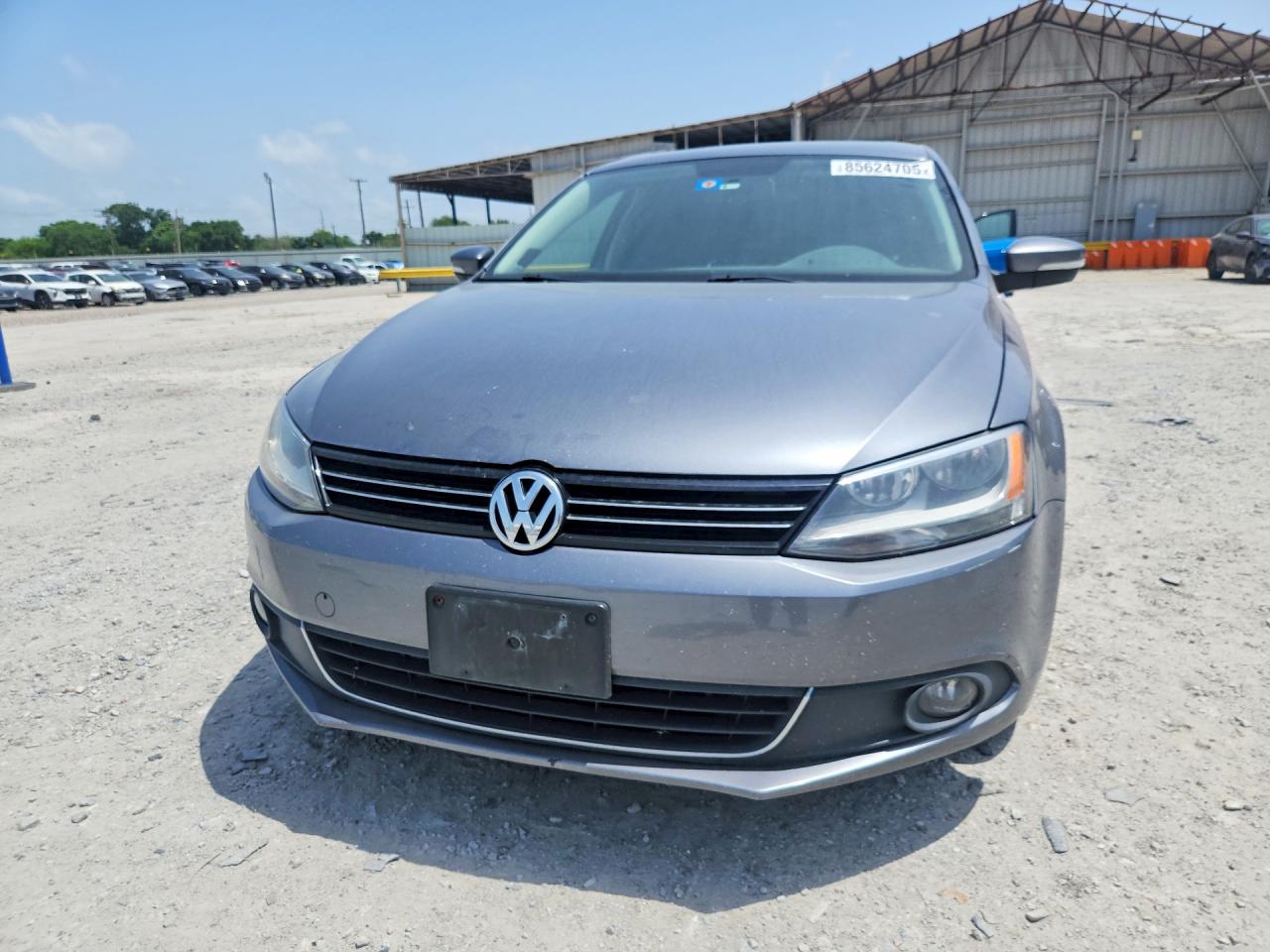 2013 Volkswagen Jetta Silver vin: 3VWLL7AJ8DM354207