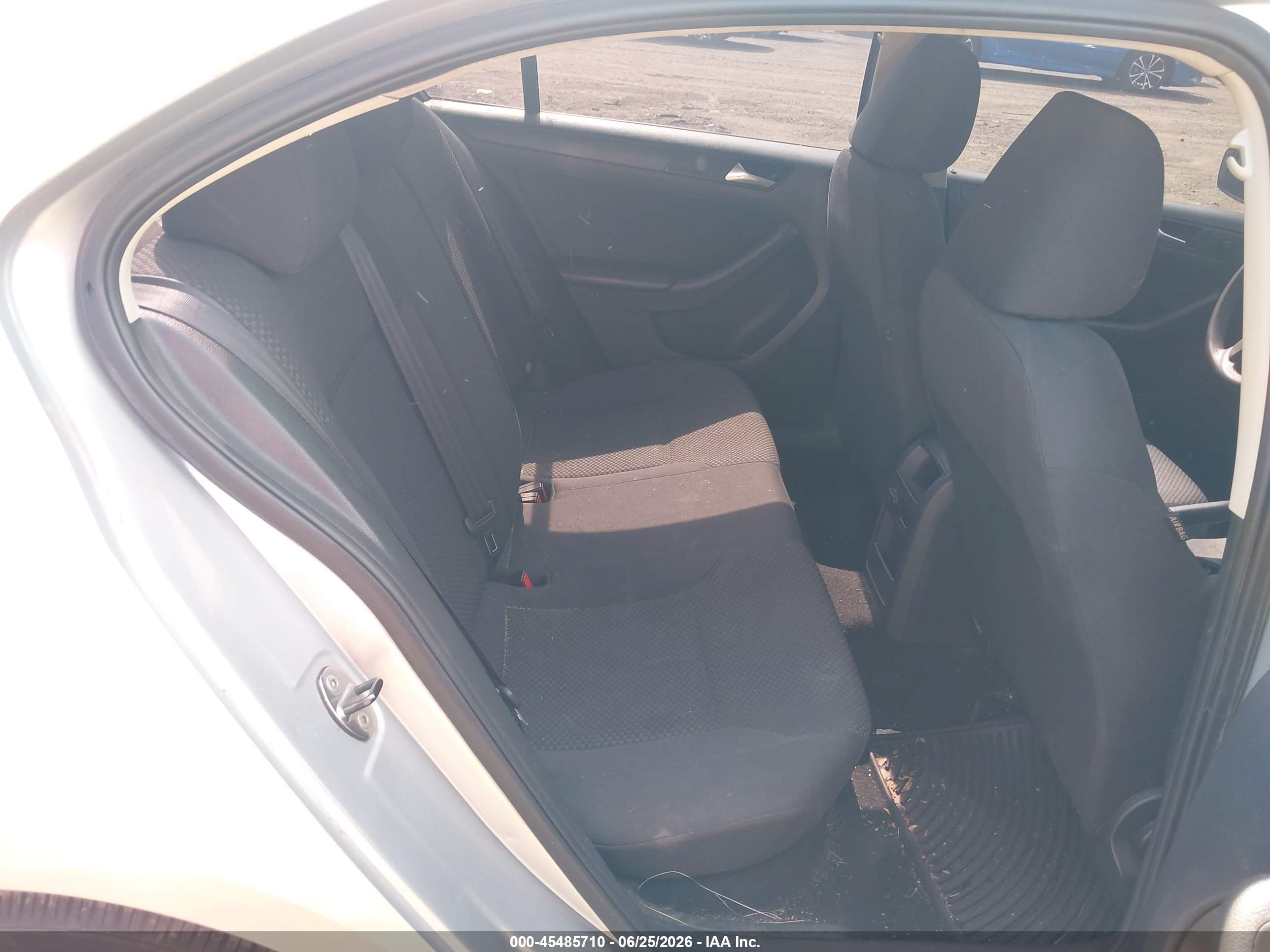 2014 Volkswagen Jetta 2.0l Tdi Value Edition Silver vin: 3VWLL7AJ8EM278442