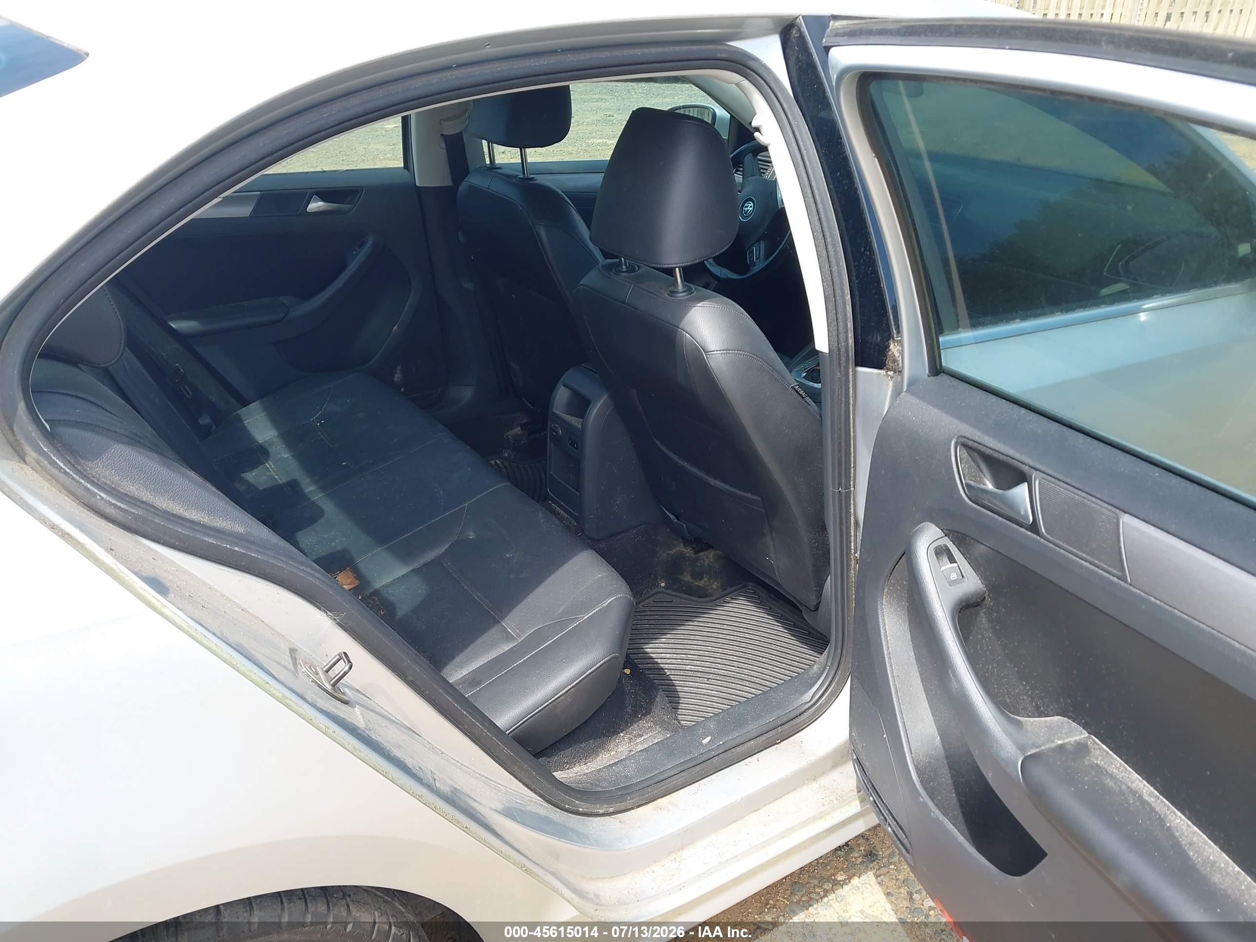 2014 Volkswagen Jetta 2.0l Tdi Silver vin: 3VWLL7AJ8EM321340