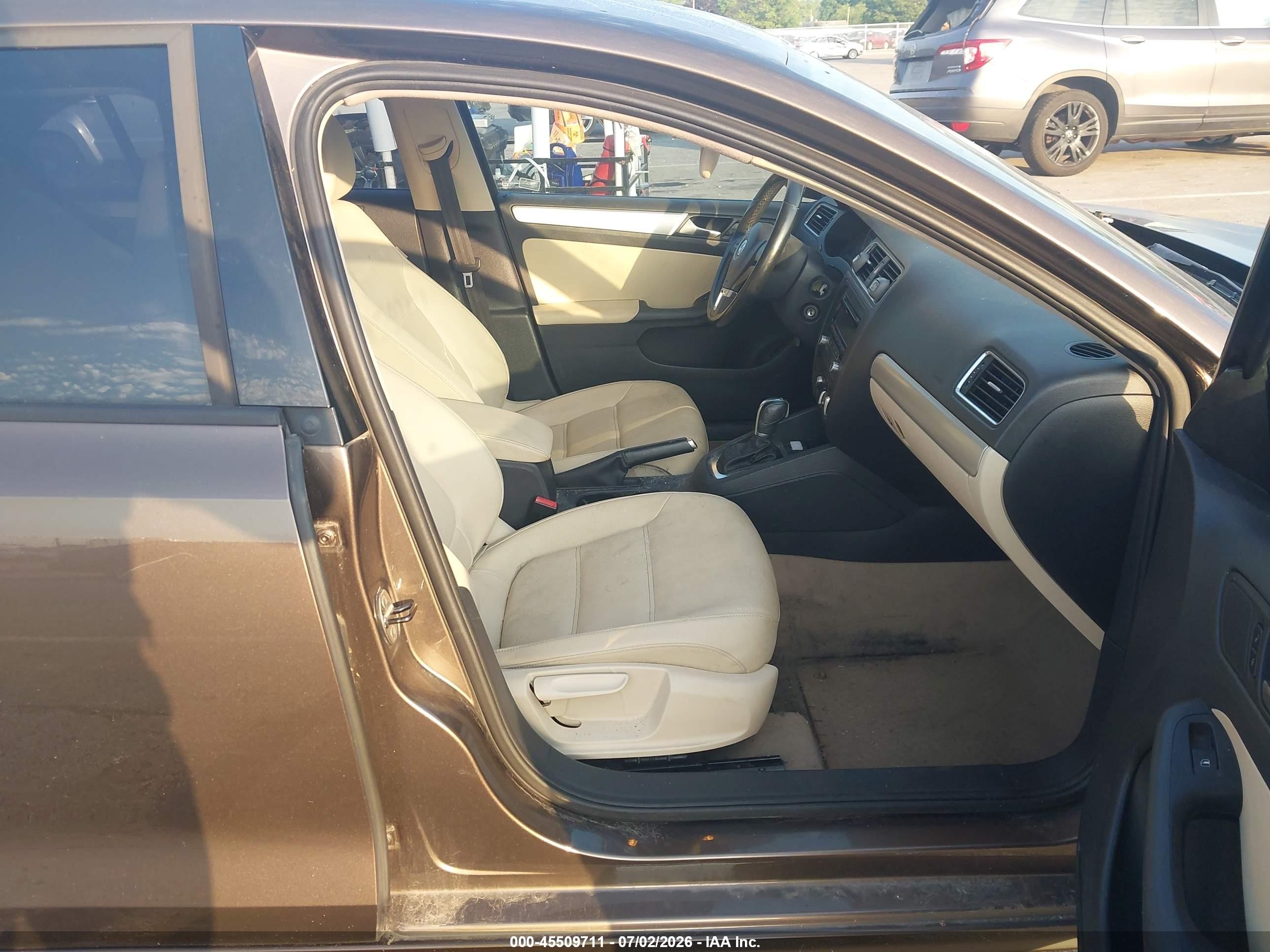 2012 Volkswagen Jetta 2.0l Tdi Brown vin: 3VWLL7AJ9CM073192