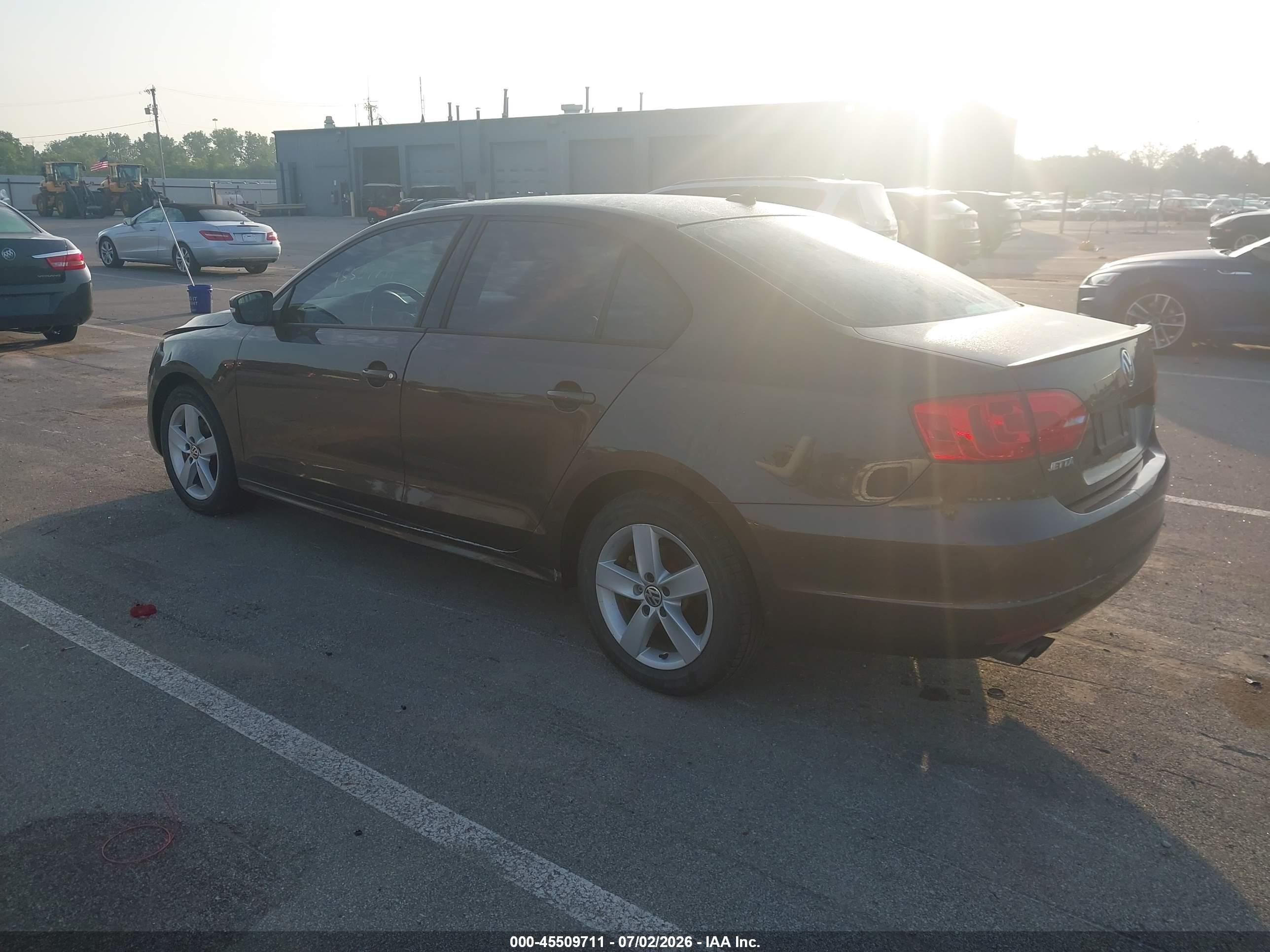2012 Volkswagen Jetta 2.0l Tdi Brown vin: 3VWLL7AJ9CM073192