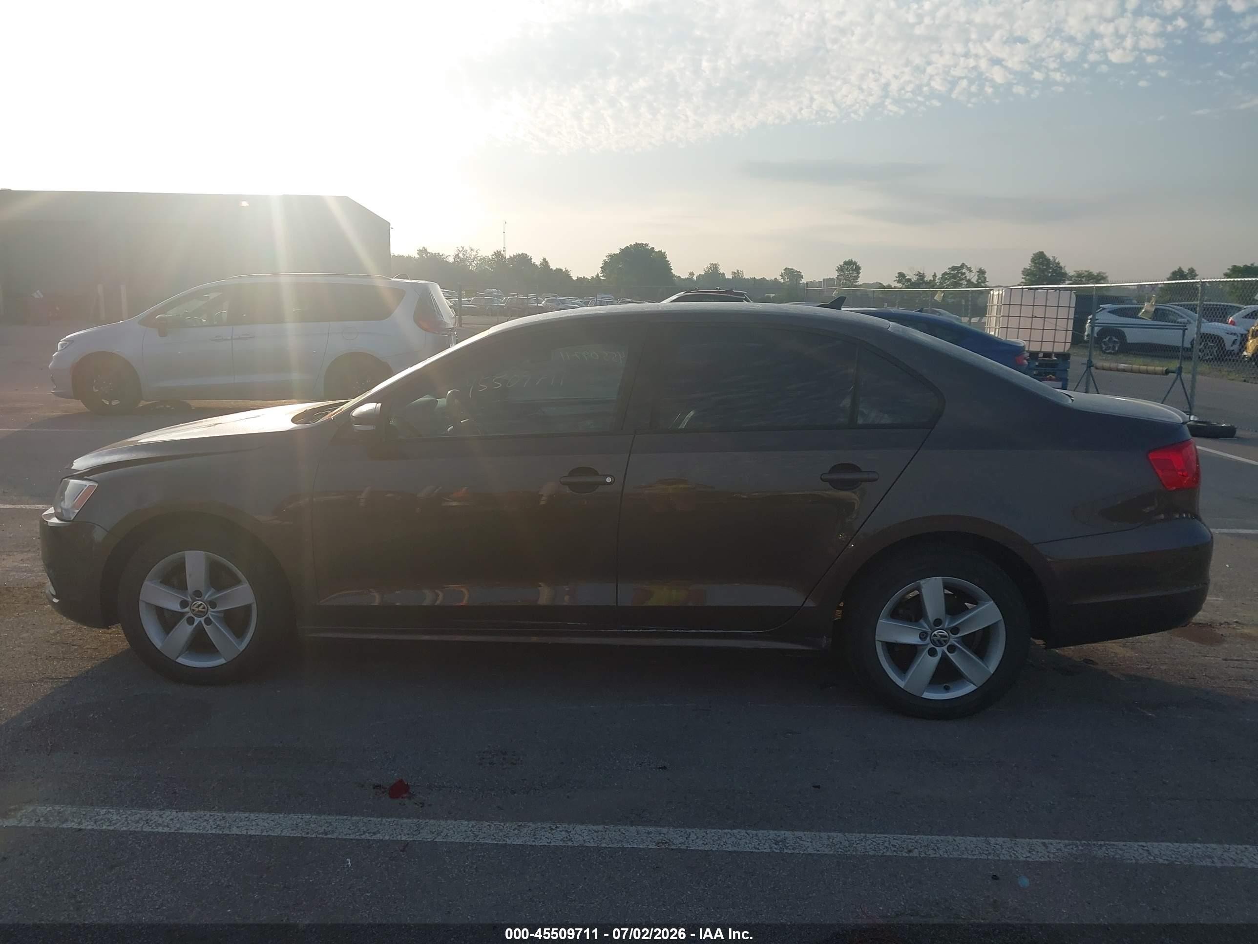 2012 Volkswagen Jetta 2.0l Tdi Brown vin: 3VWLL7AJ9CM073192