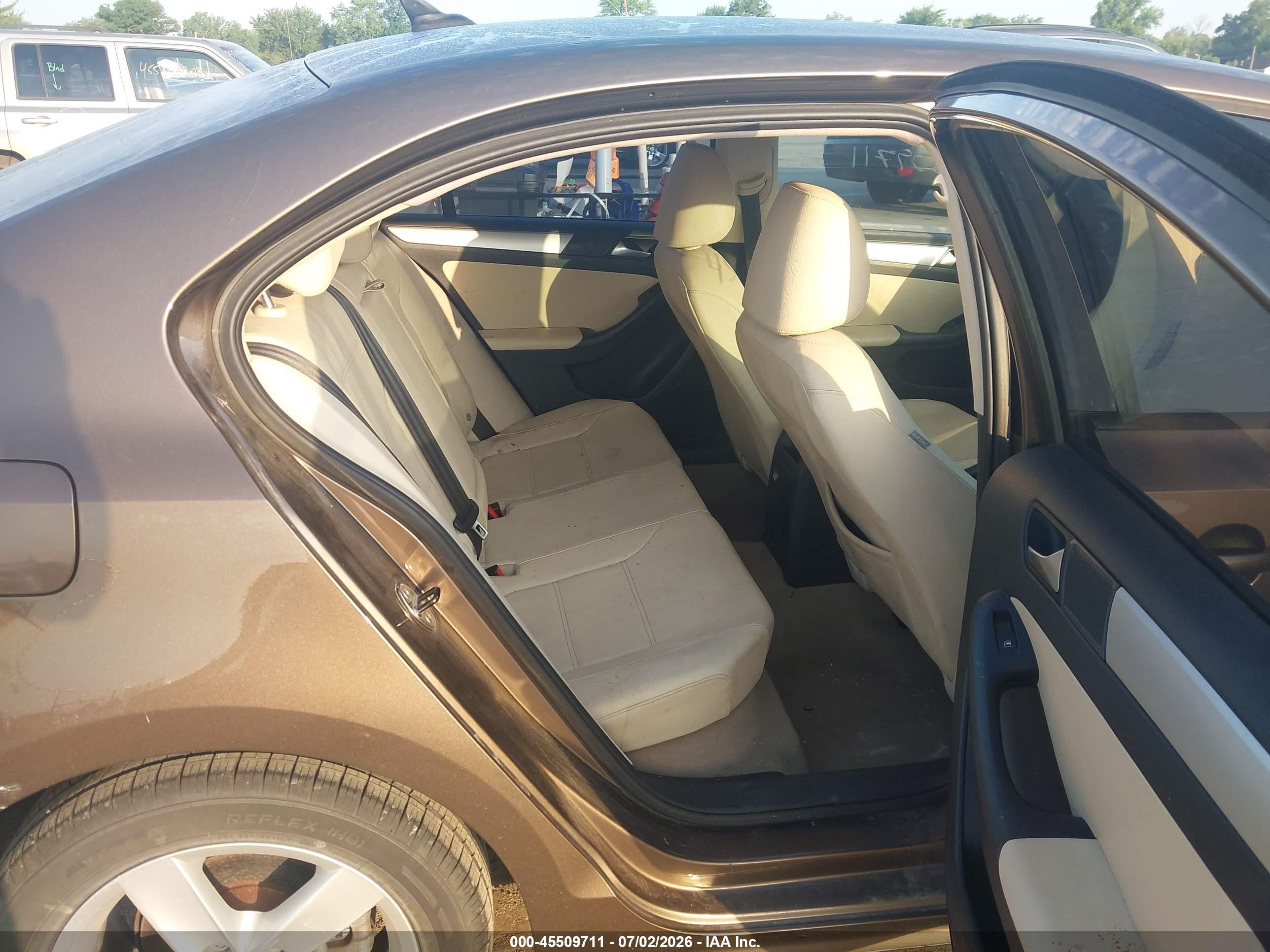 2012 Volkswagen Jetta 2.0l Tdi Brown vin: 3VWLL7AJ9CM073192