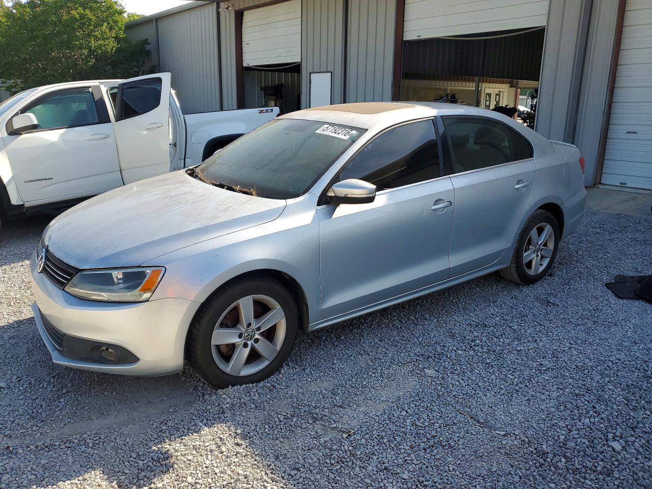 3VWLL7AJ9CM320968