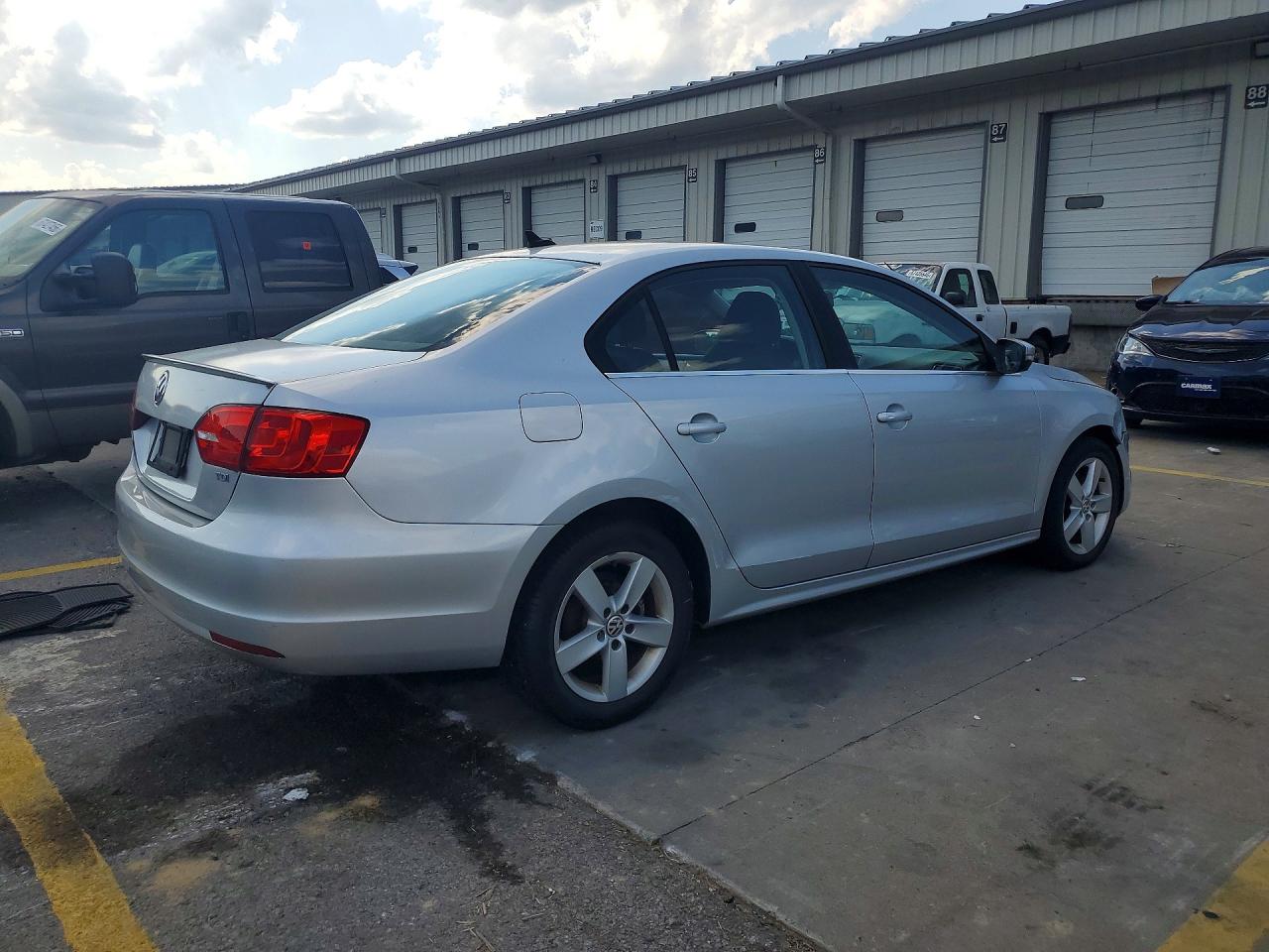 2012 Volkswagen Jetta Tdi Silver vin: 3VWLL7AJ9CM368387