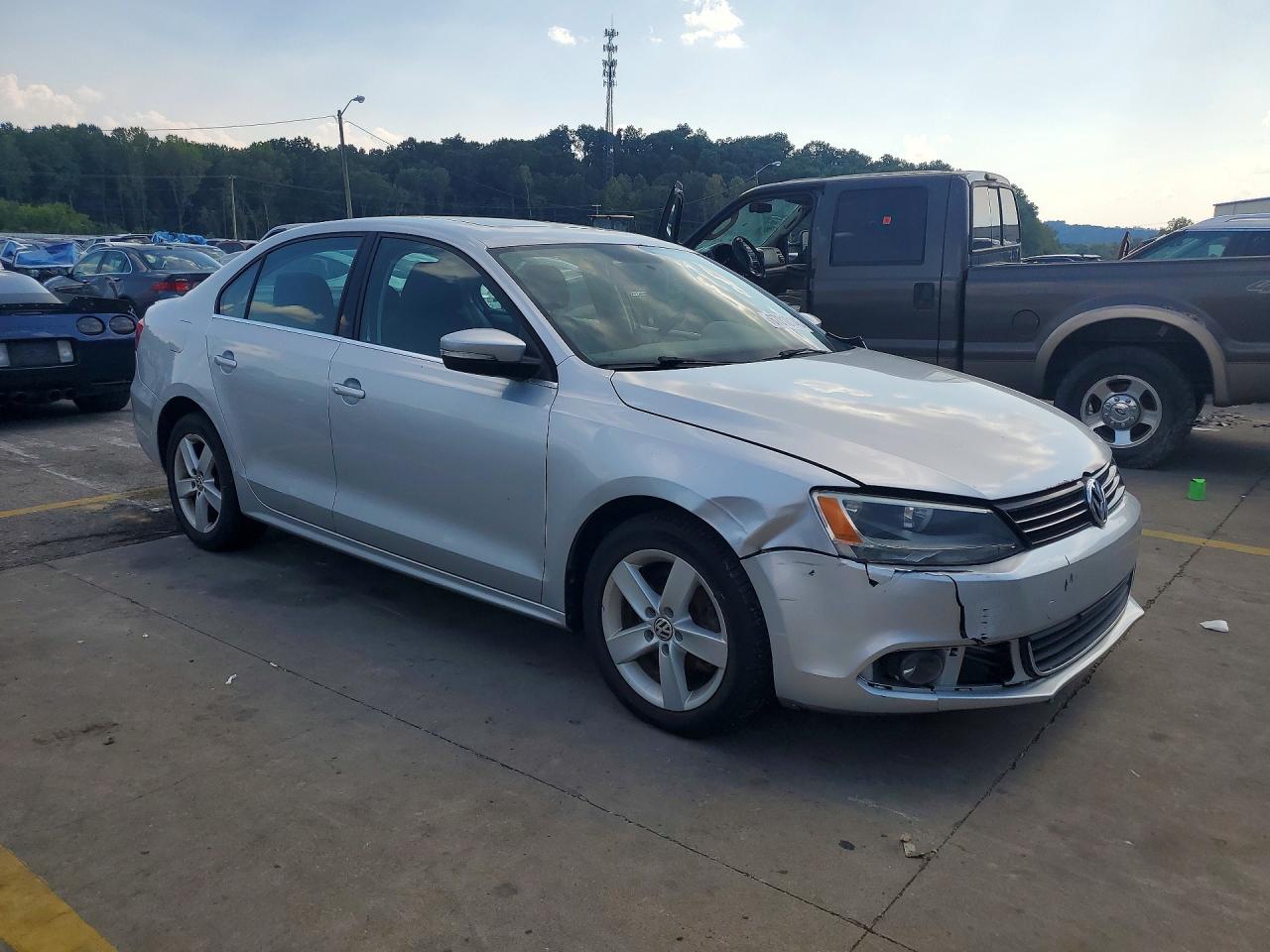 2012 Volkswagen Jetta Tdi Silver vin: 3VWLL7AJ9CM368387