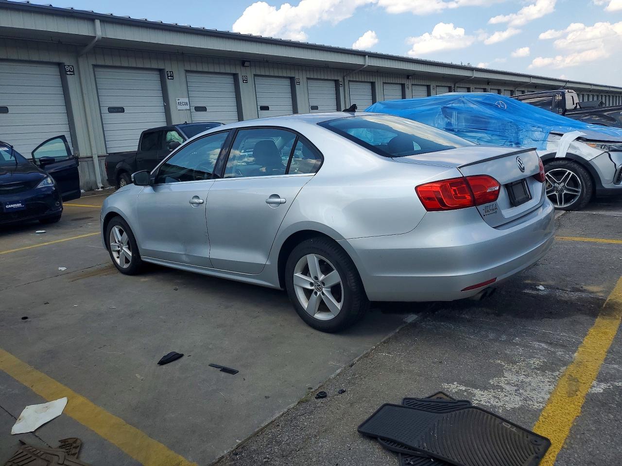 2012 Volkswagen Jetta Tdi Silver vin: 3VWLL7AJ9CM368387