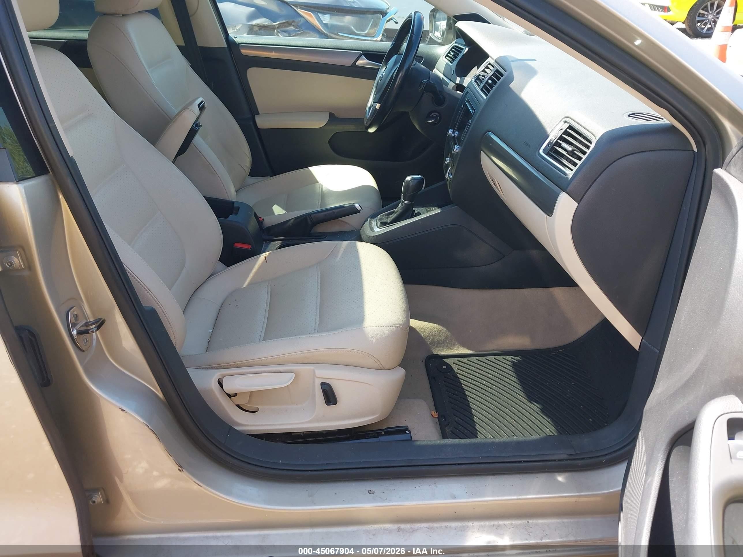 2014 Volkswagen Jetta 2.0l Tdi Желто-коричневый vin: 3VWLL7AJ9EM246180