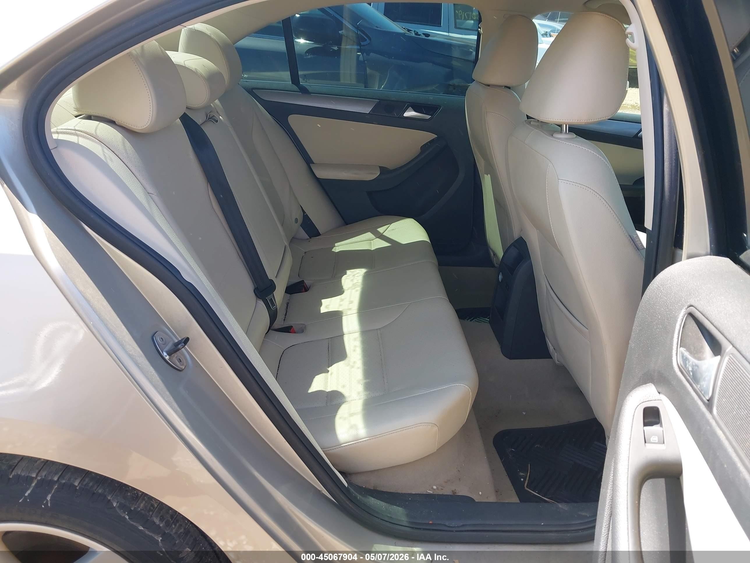 2014 Volkswagen Jetta 2.0l Tdi Желто-коричневый vin: 3VWLL7AJ9EM246180