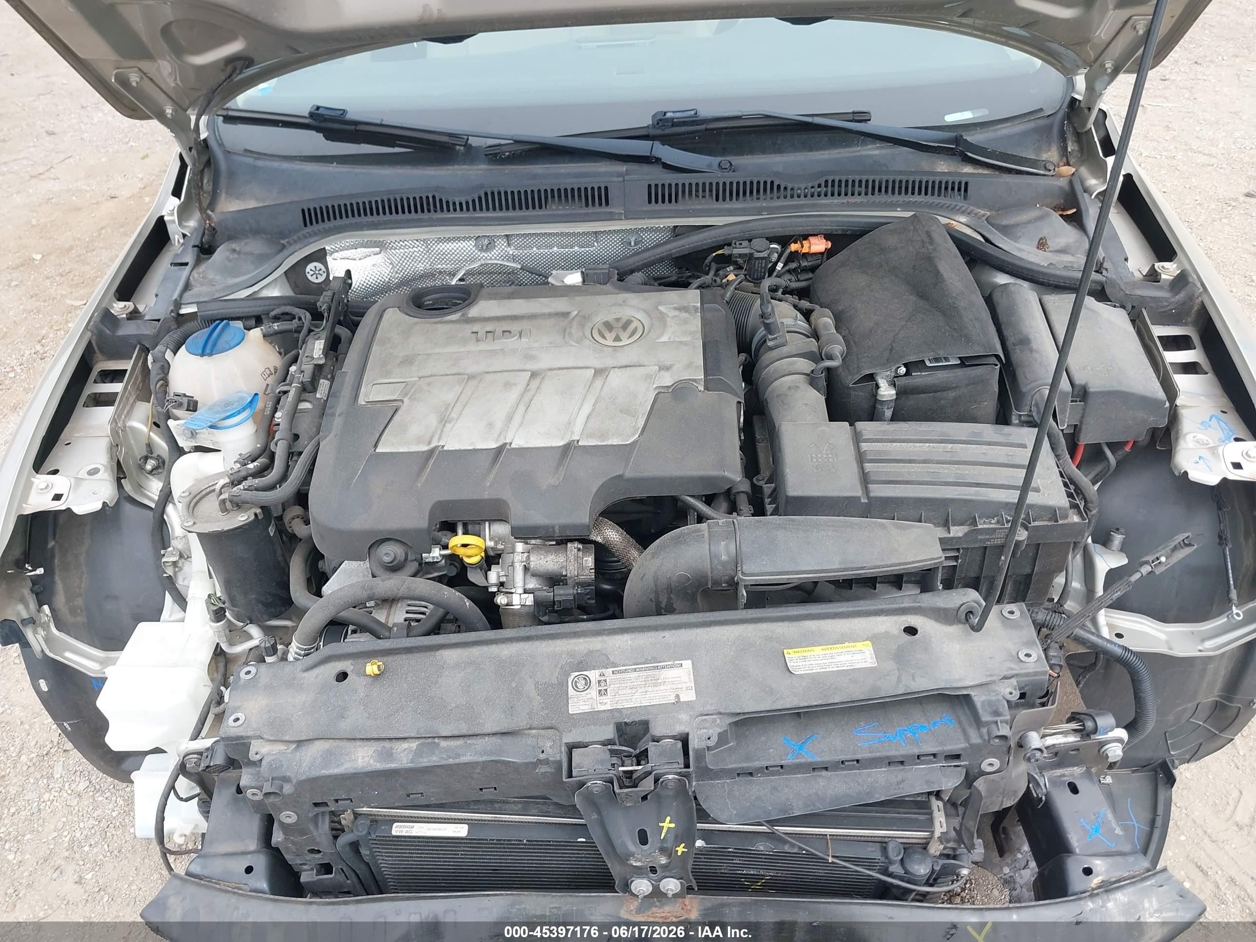 2014 Volkswagen Jetta 2.0l Tdi Beige vin: 3VWLL7AJ9EM264355