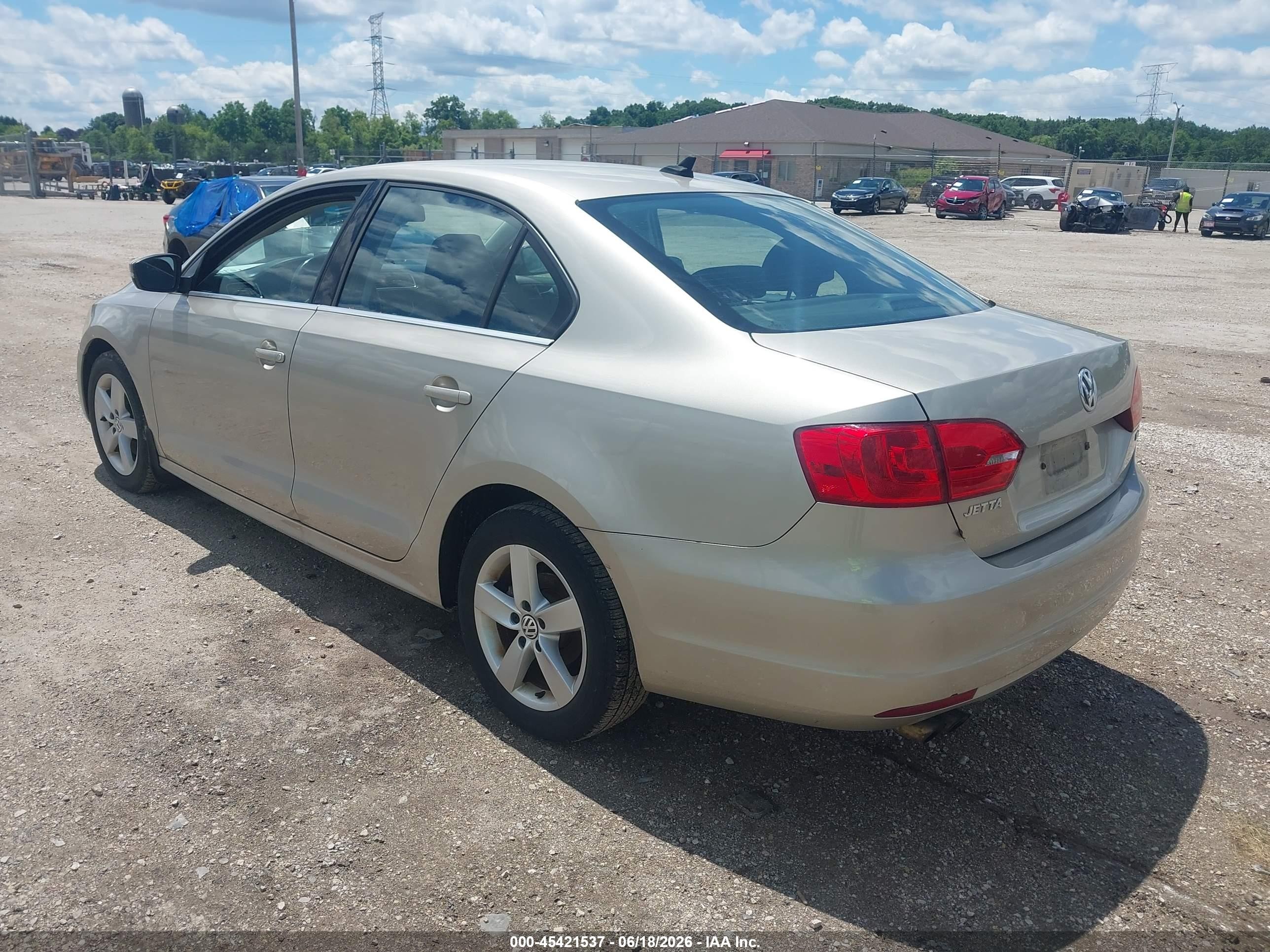 2013 Volkswagen Jetta 2.0l Tdi Gold vin: 3VWLL7AJXDM202381