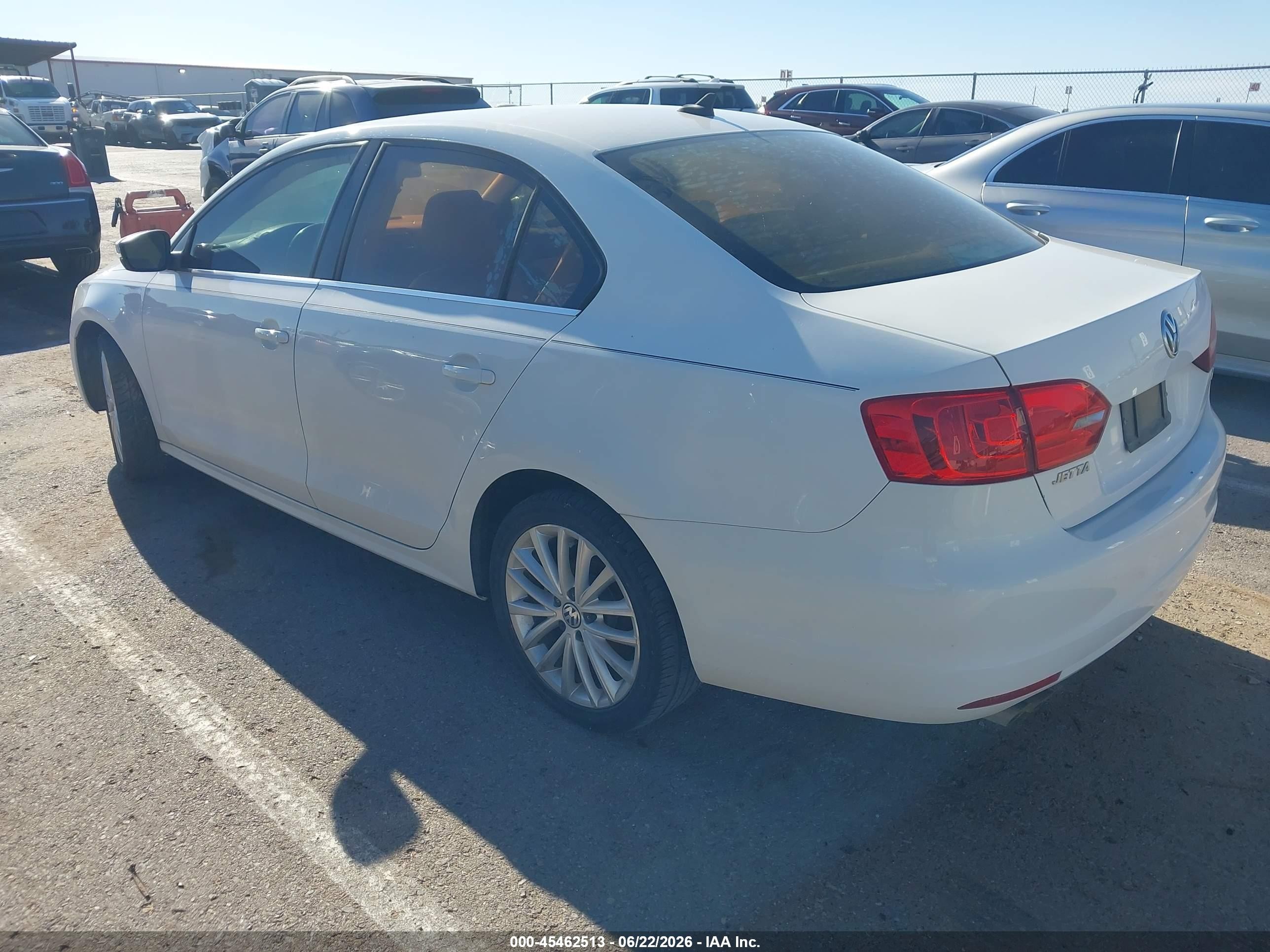 2013 Volkswagen Jetta 2.0l Tdi Белый vin: 3VWLL7AJXDM383594