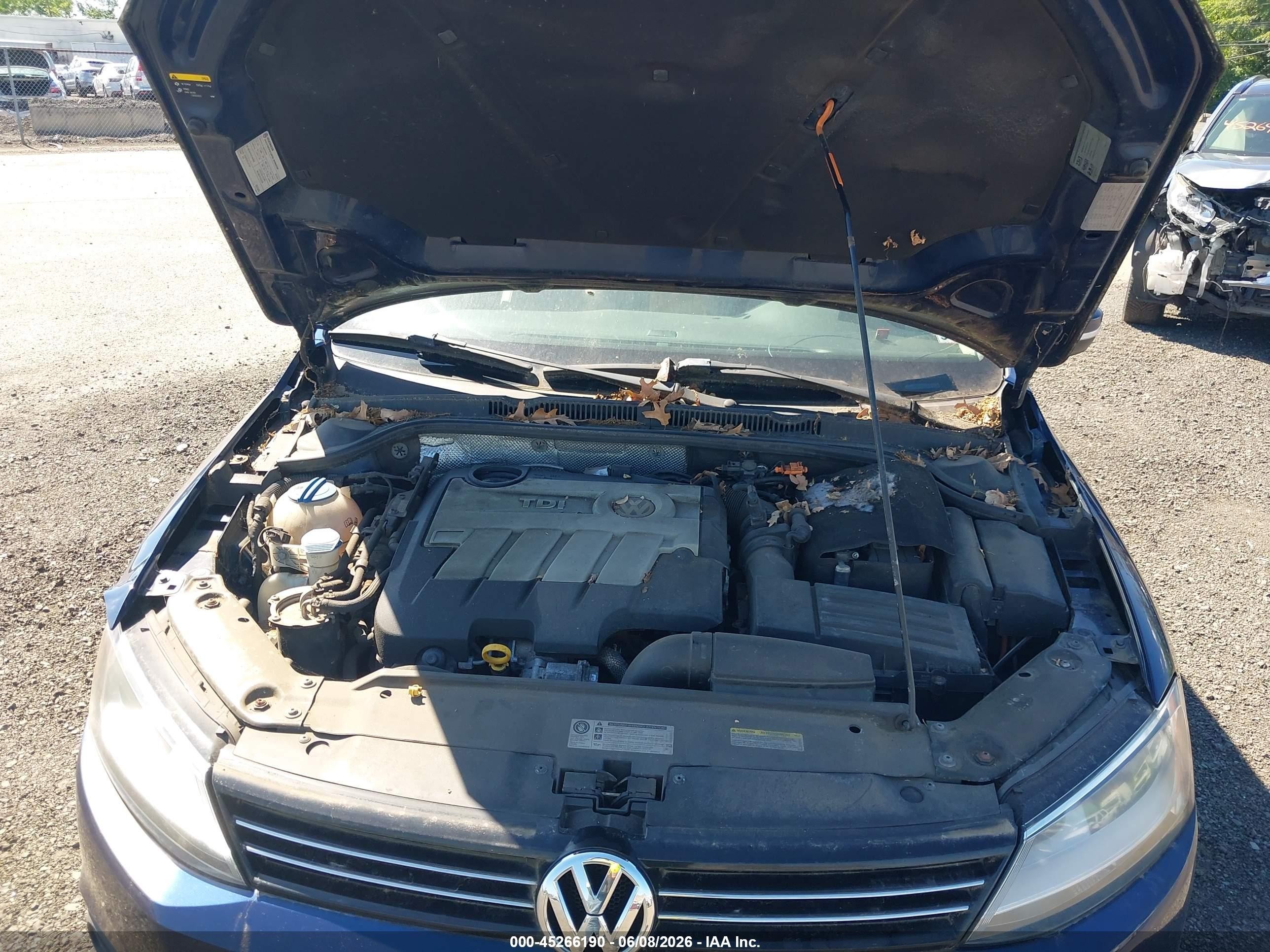 2014 Volkswagen Jetta 2.0l Tdi Blue vin: 3VWLL7AJXEM309447