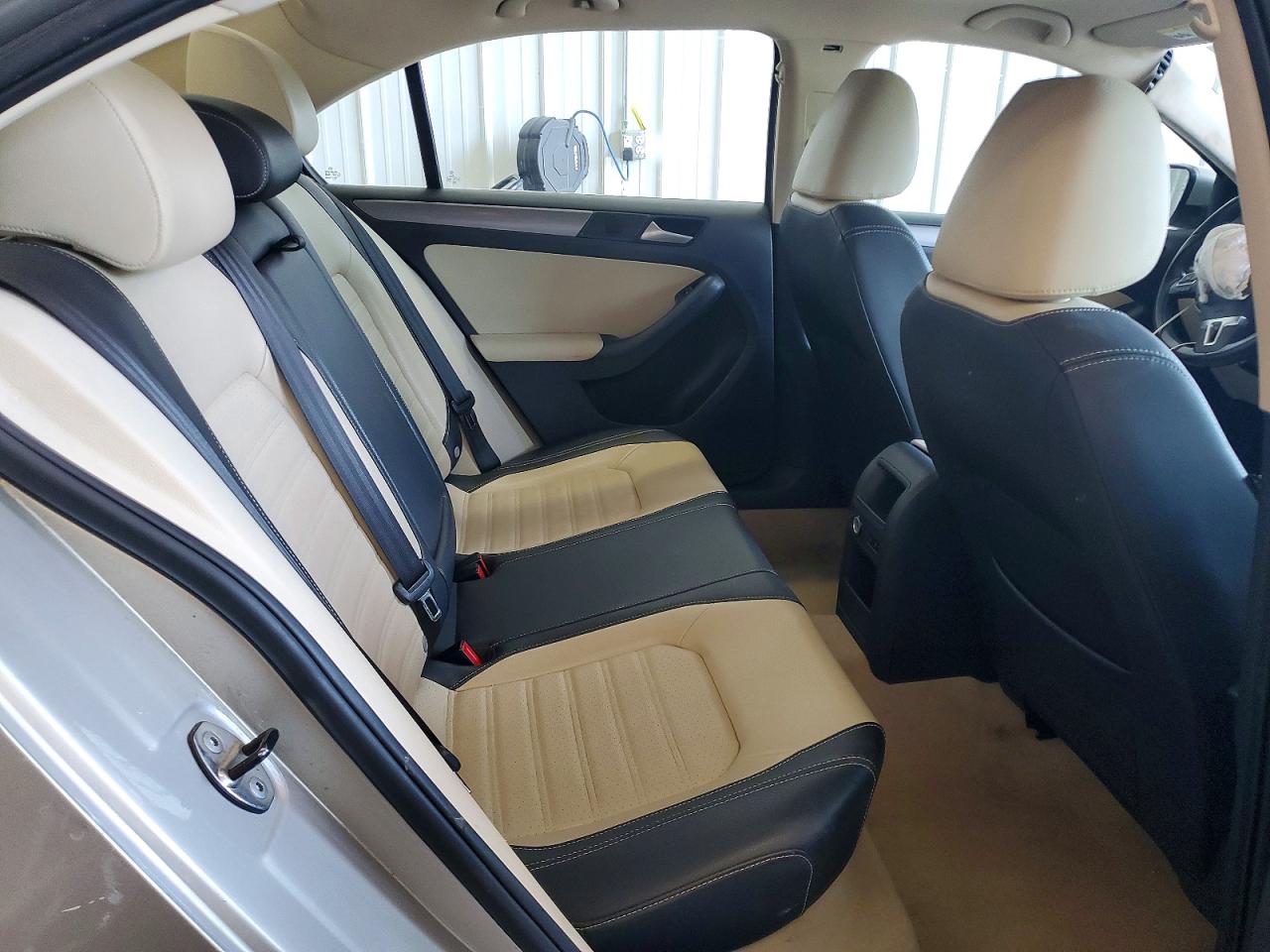 2013 Volkswagen Jetta Sel Beige vin: 3VWLP7AJ8DM238302