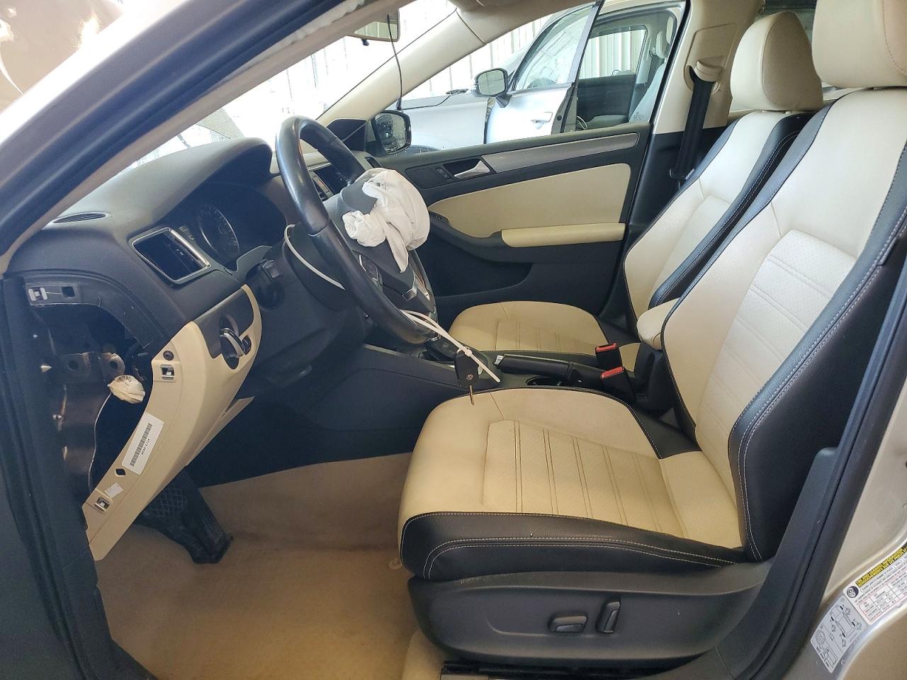 2013 Volkswagen Jetta Sel Beige vin: 3VWLP7AJ8DM238302