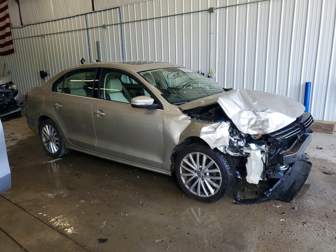 2013 Volkswagen Jetta Sel Beige vin: 3VWLP7AJ8DM238302