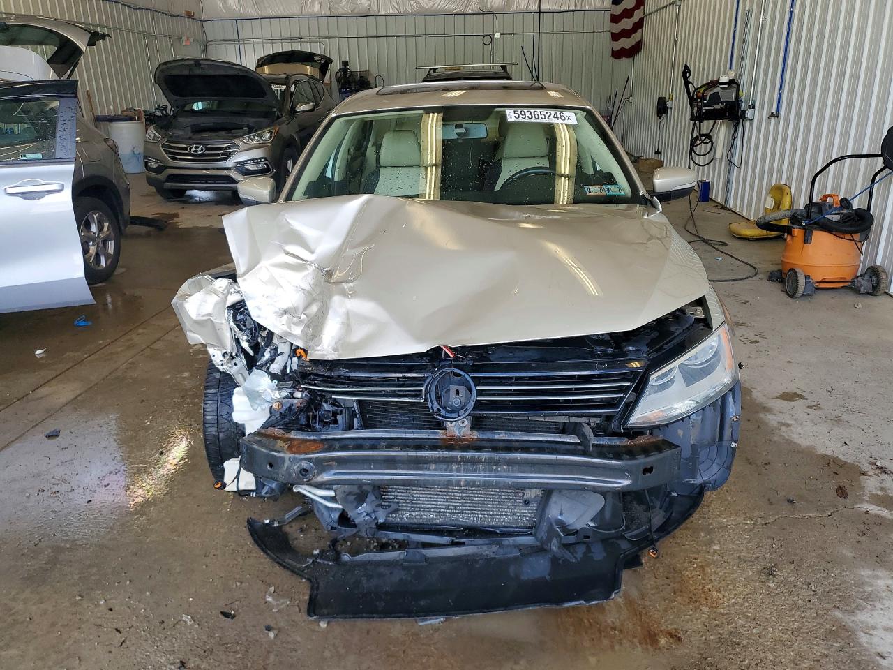 2013 Volkswagen Jetta Sel Beige vin: 3VWLP7AJ8DM238302