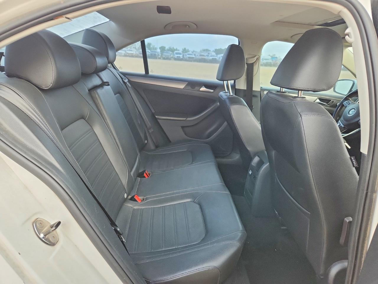 2013 Volkswagen Jetta Sel White vin: 3VWLX7AJ9DM375636
