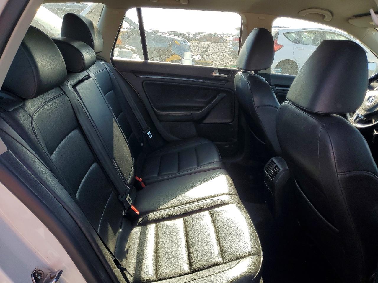 2014 Volkswagen Jetta Tdi White vin: 3VWML7AJ8EM625028