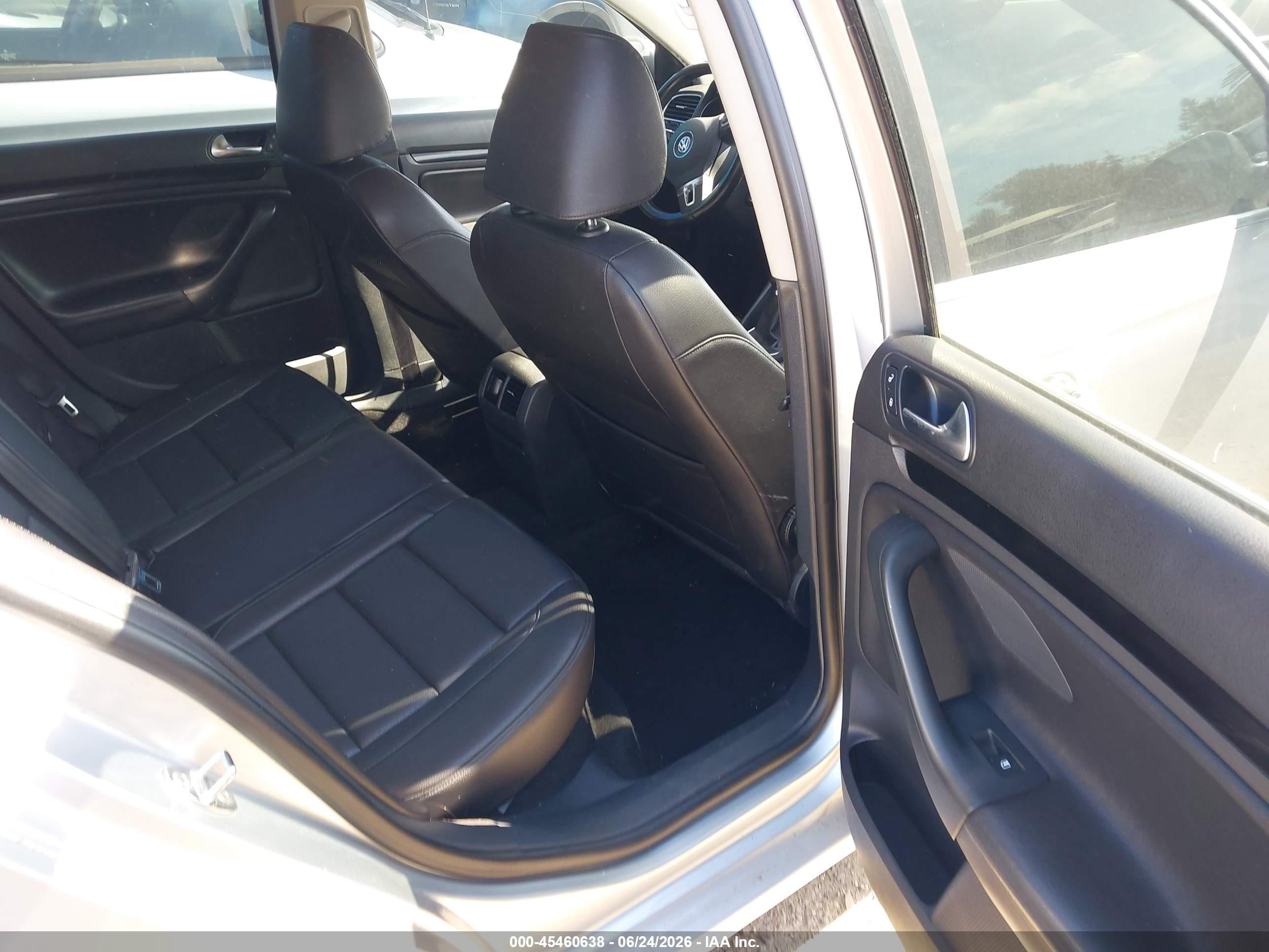 2011 Volkswagen Jetta Sportwagen 2.0l Tdi Серебряный vin: 3VWML7AJ9BM690028