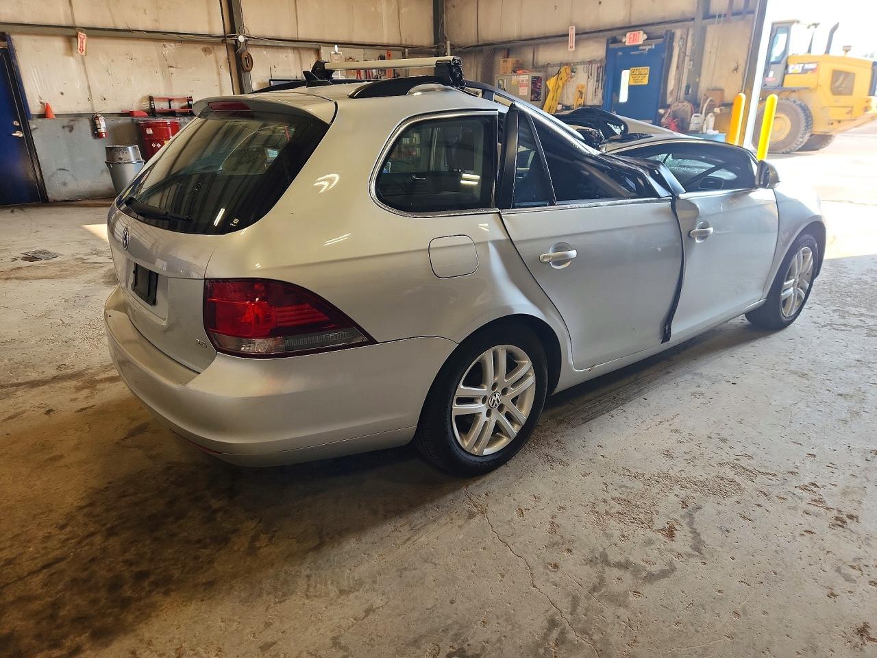 2010 Volkswagen Golf 2.5 Wagon Silver vin: 3VWMX7AJ8AM629174
