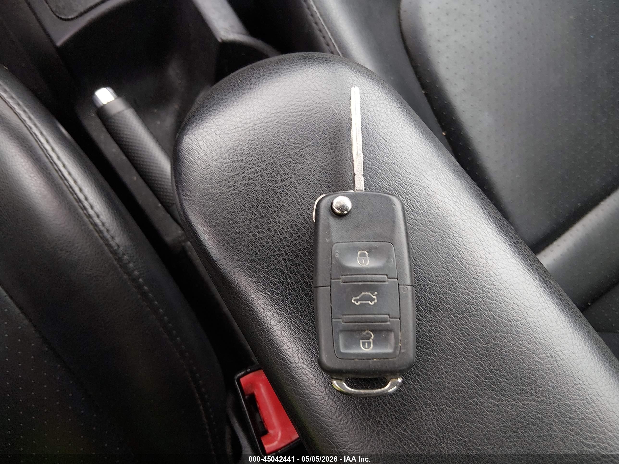 2007 Volkswagen New Beetle 2.5 Red vin: 3VWPF31Y27M401069