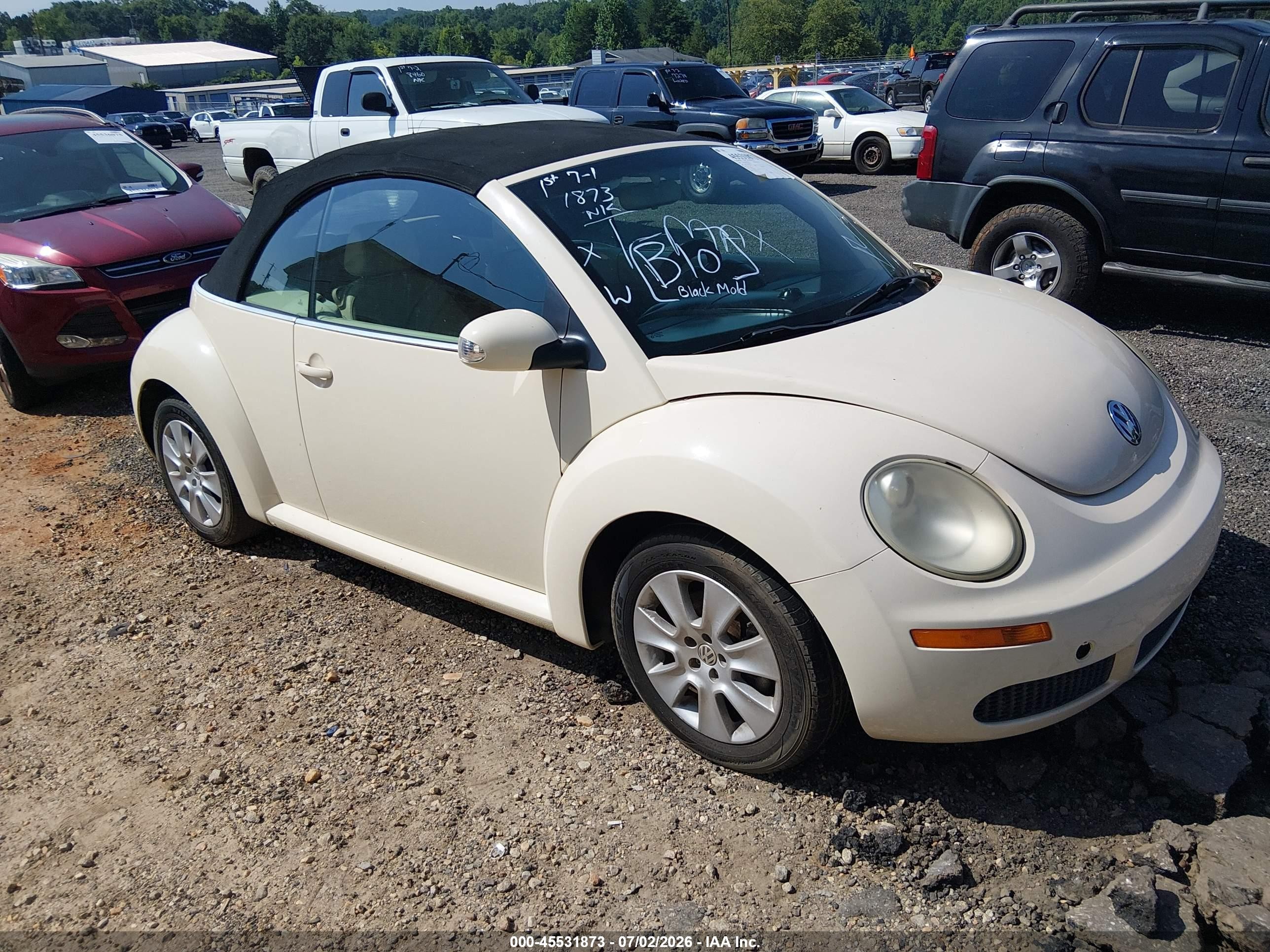 2008 Volkswagen New Beetle S Beige vin: 3VWPF31Y88M402762