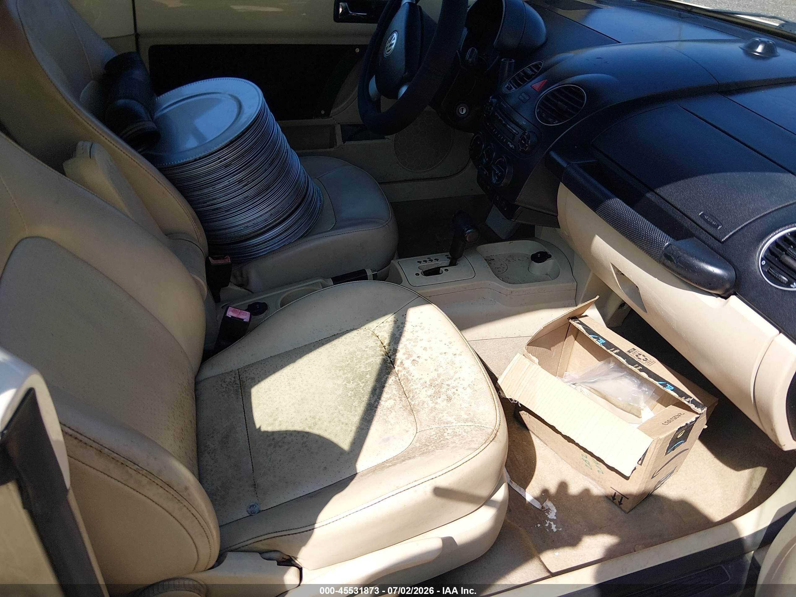 2008 Volkswagen New Beetle S Beige vin: 3VWPF31Y88M402762
