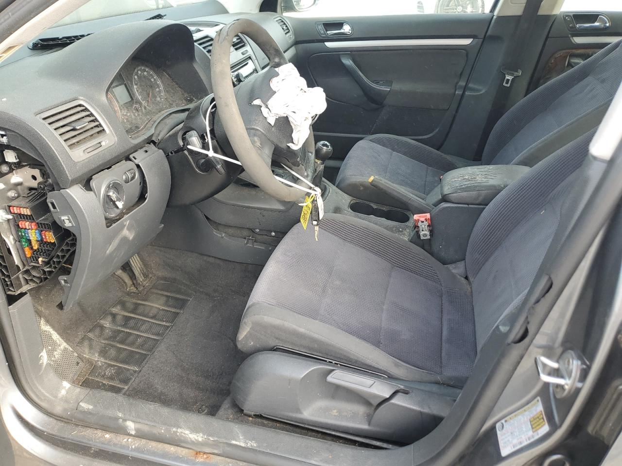 2005 Volkswagen New Jetta Value Silver vin: 3VWPF71K35M621420