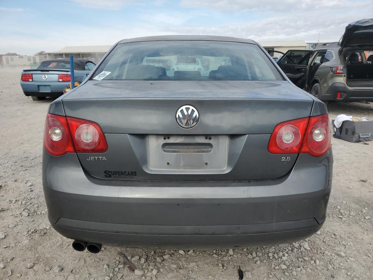 2005 Volkswagen New Jetta Value Silver vin: 3VWPF71K35M621420