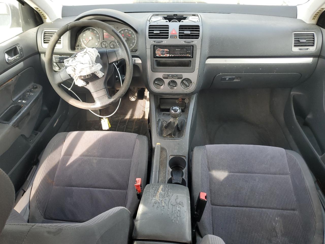2005 Volkswagen New Jetta Value Silver vin: 3VWPF71K35M621420