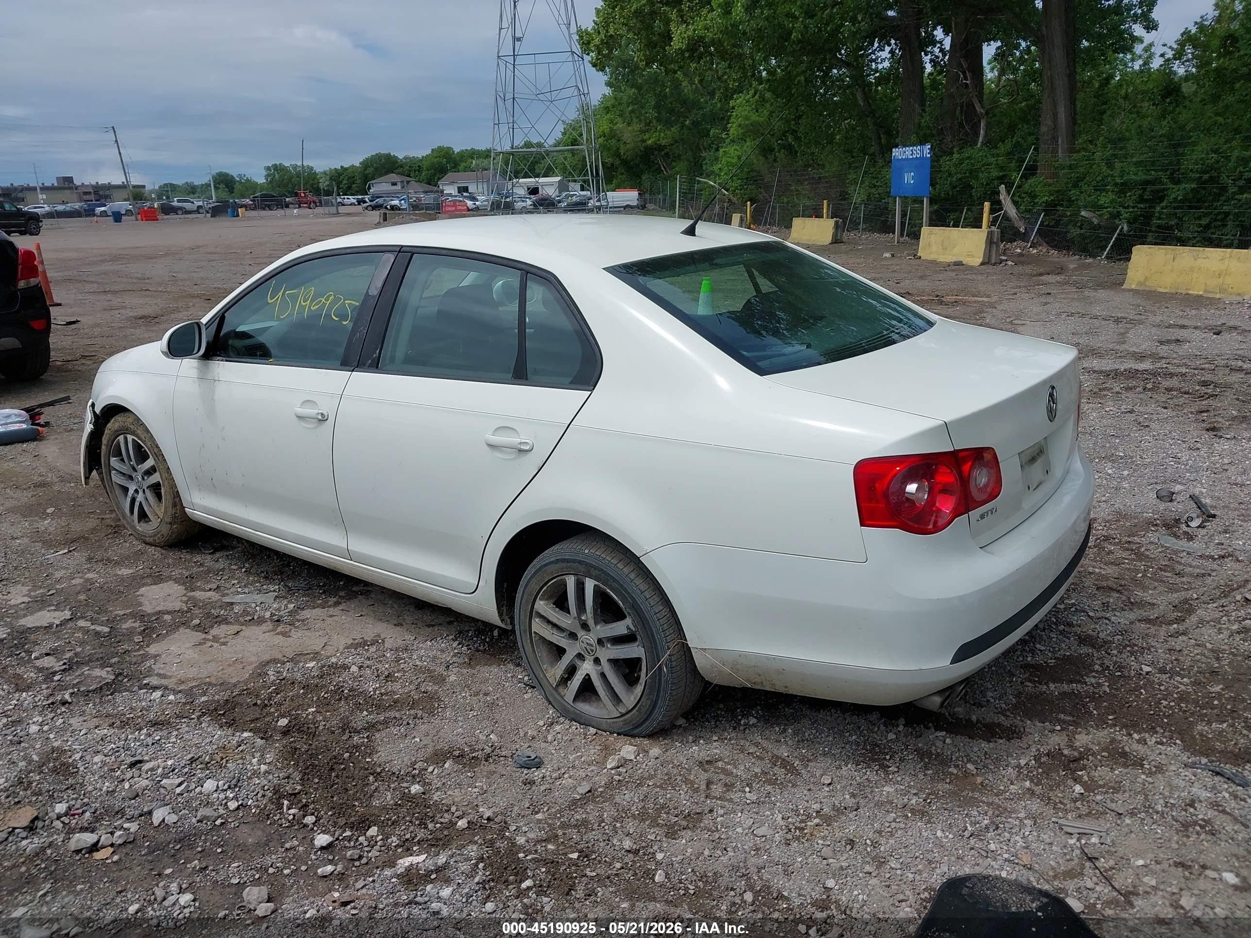 2007 Volkswagen Jetta 2.5 White vin: 3VWPF71K97M068212
