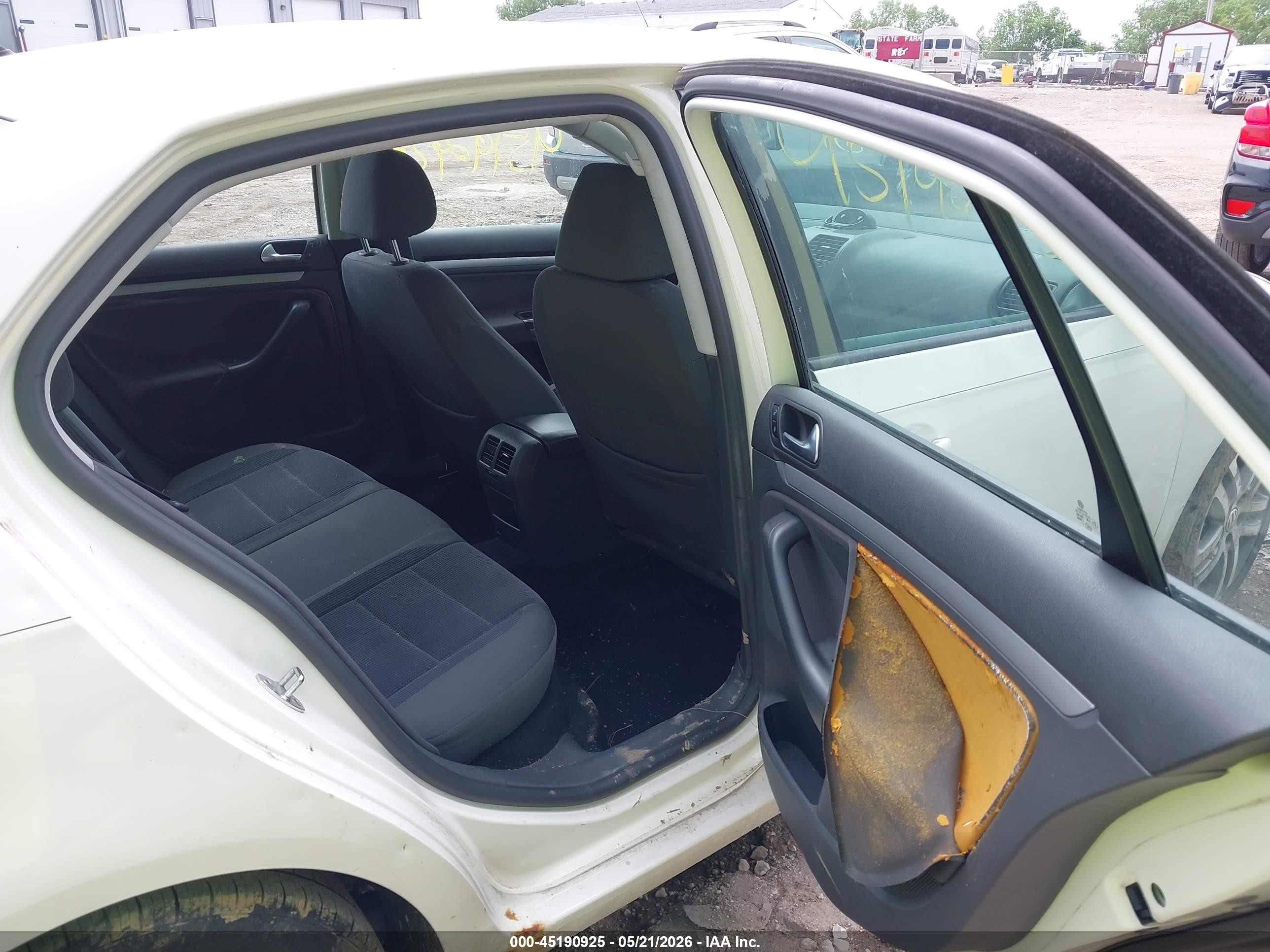 2007 Volkswagen Jetta 2.5 White vin: 3VWPF71K97M068212