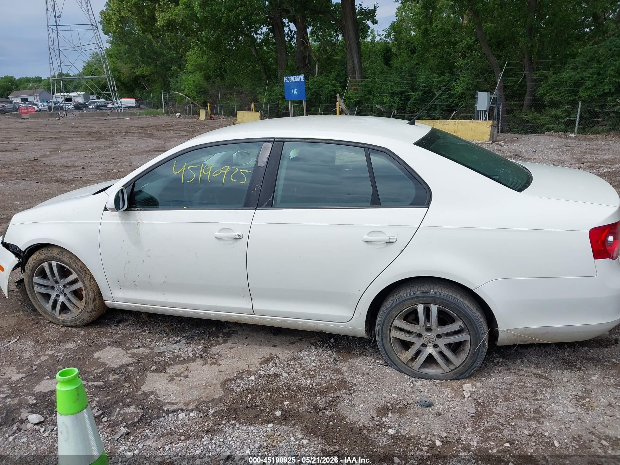 2007 Volkswagen Jetta 2.5 White vin: 3VWPF71K97M068212