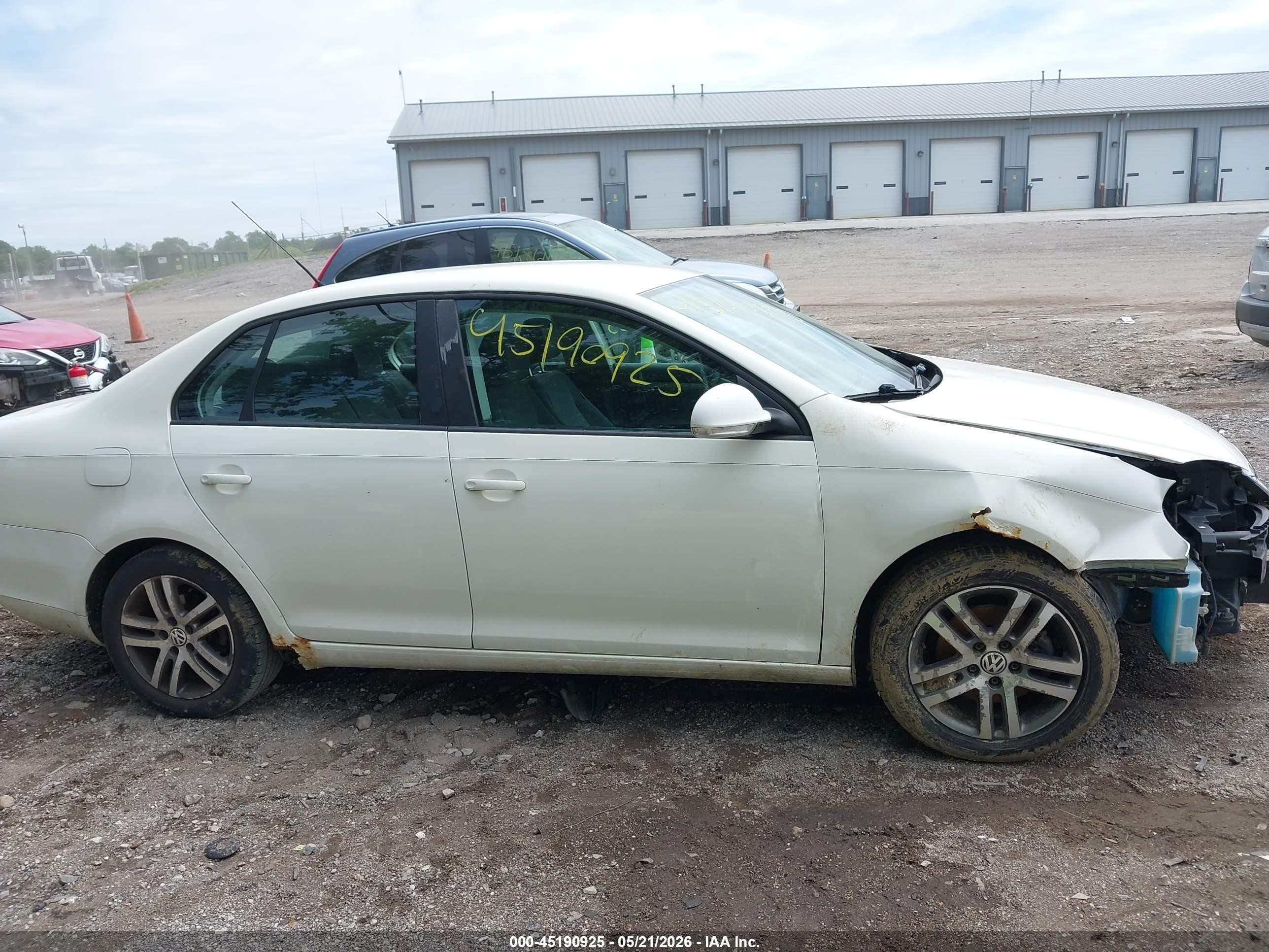 2007 Volkswagen Jetta 2.5 White vin: 3VWPF71K97M068212