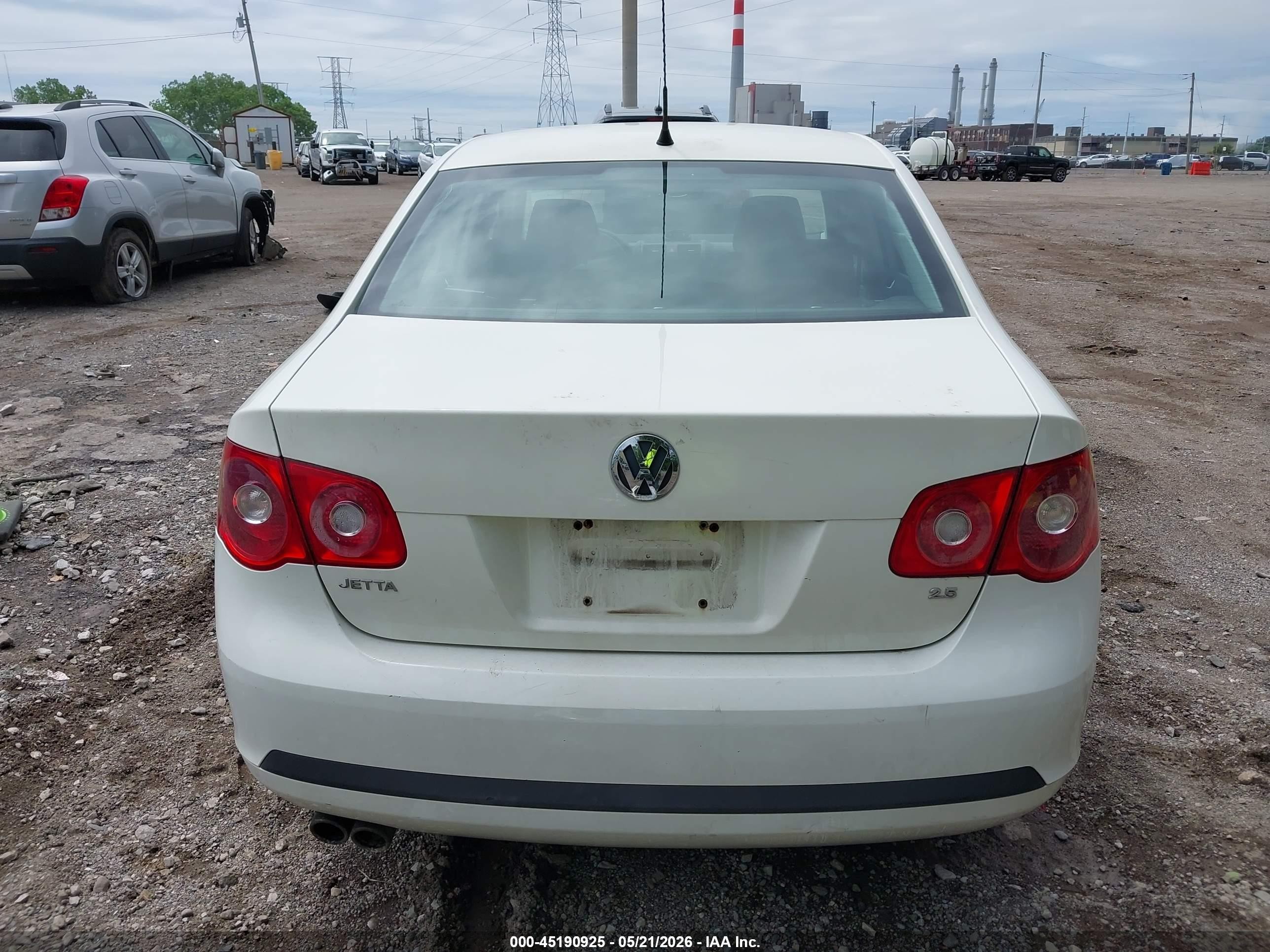 2007 Volkswagen Jetta 2.5 White vin: 3VWPF71K97M068212