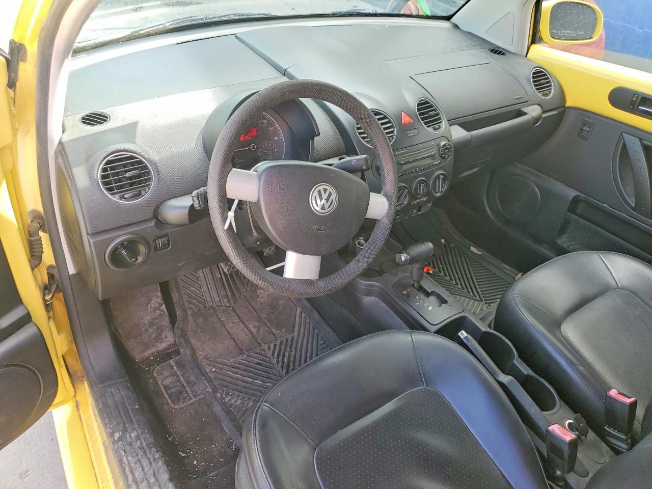 2008 Volkswagen New Beetle Two Tone vin: 3VWPG31C28M504639