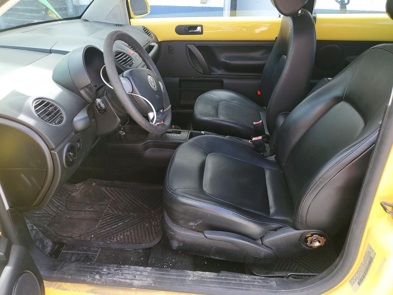 2008 Volkswagen New Beetle Two Tone vin: 3VWPG31C28M504639