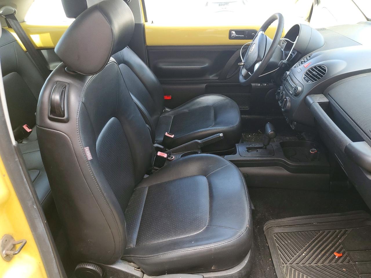2008 Volkswagen New Beetle Two Tone vin: 3VWPG31C28M504639