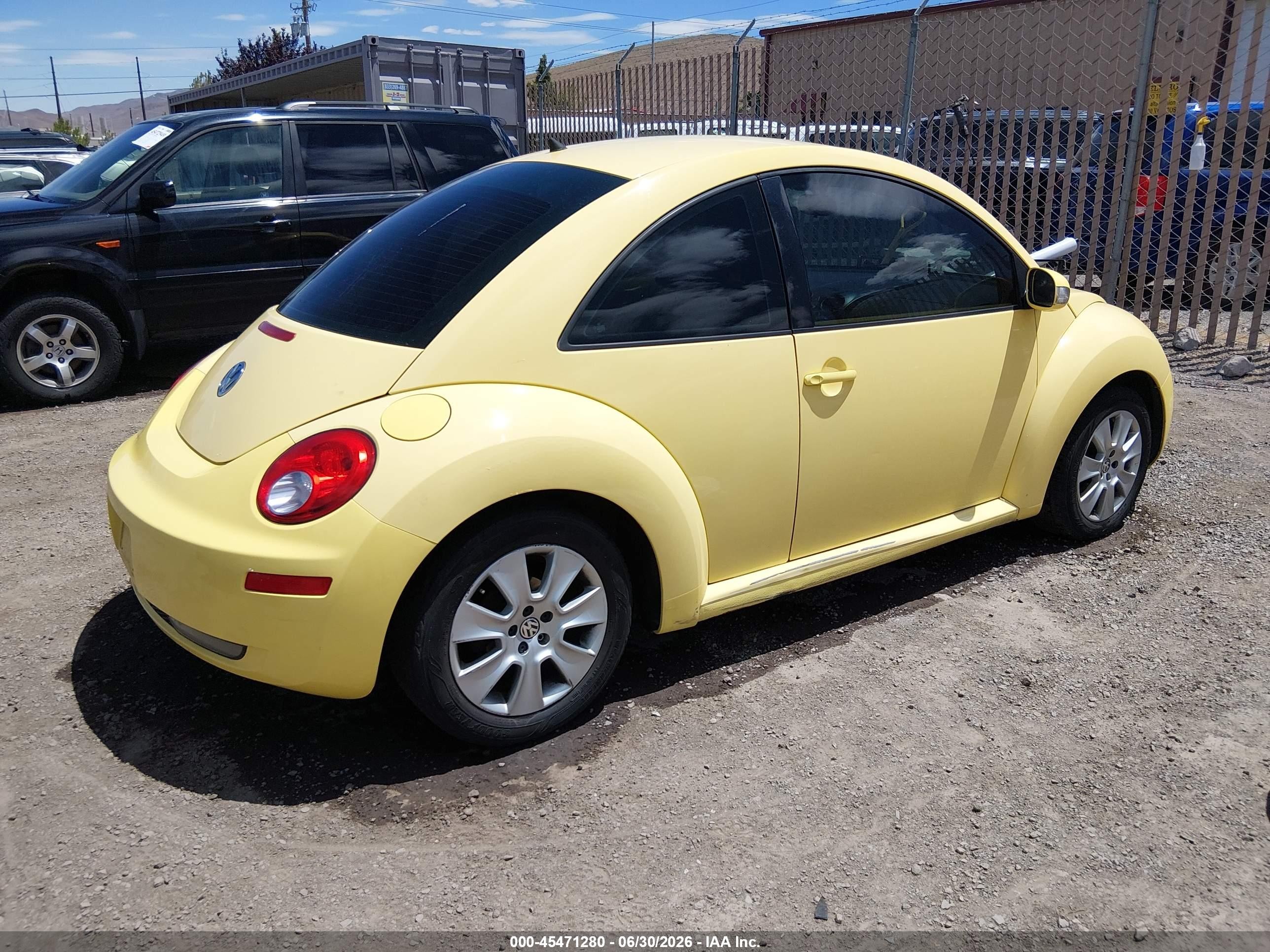 2008 Volkswagen New Beetle S Yellow vin: 3VWPG31C68M508189
