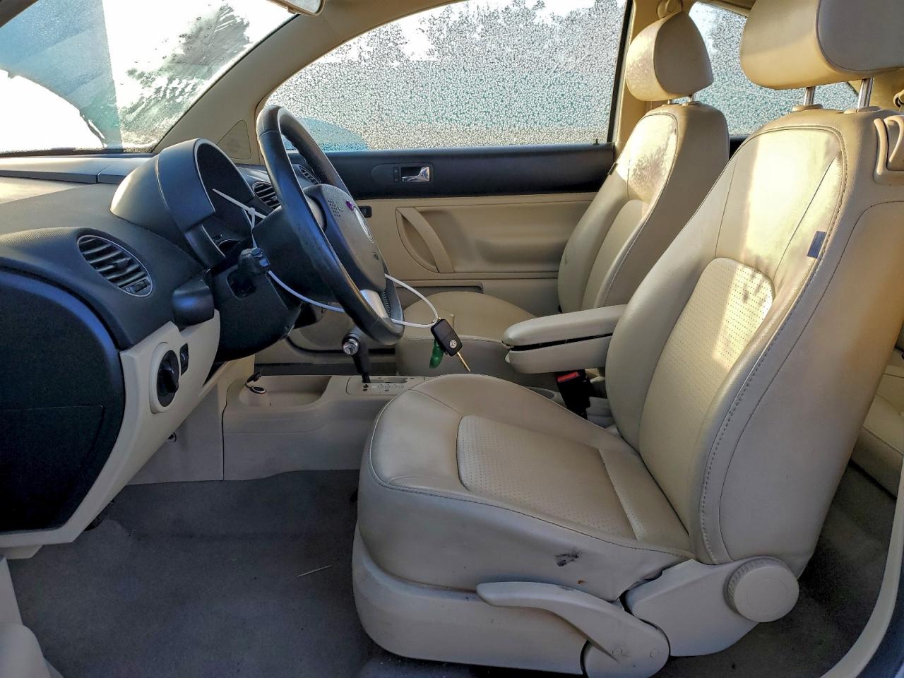 2009 Volkswagen New Beetle S White vin: 3VWPG31C79M511667
