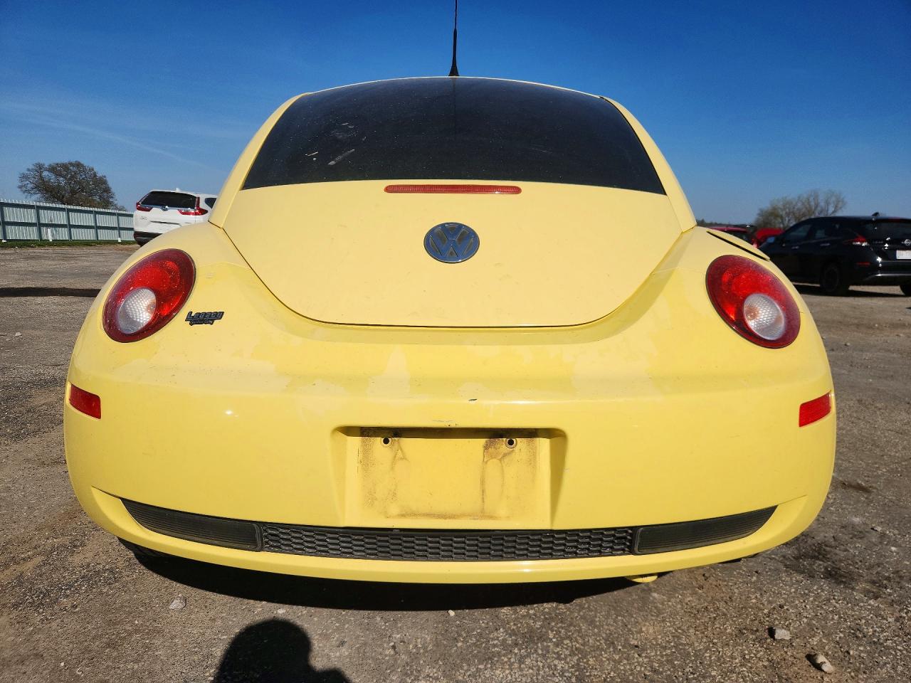 2008 Volkswagen New Beetle S Желтый vin: 3VWPG31C88M502247